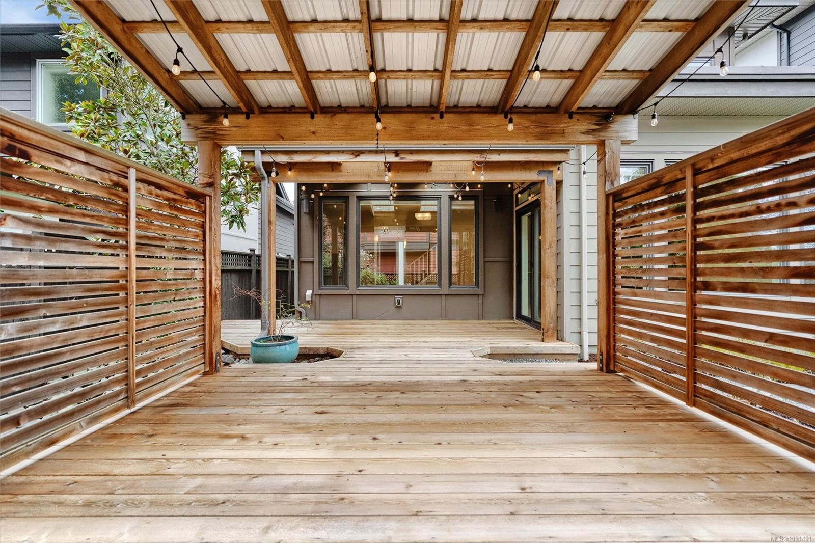 433 Regency Pl