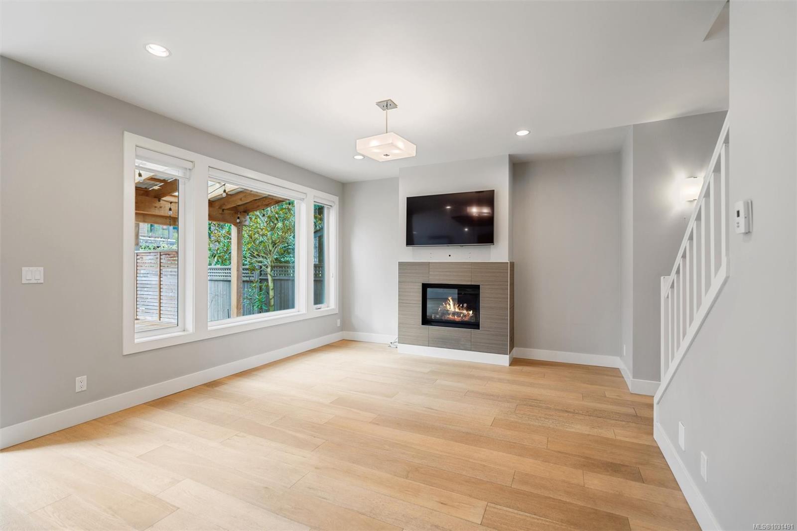 433 Regency Pl