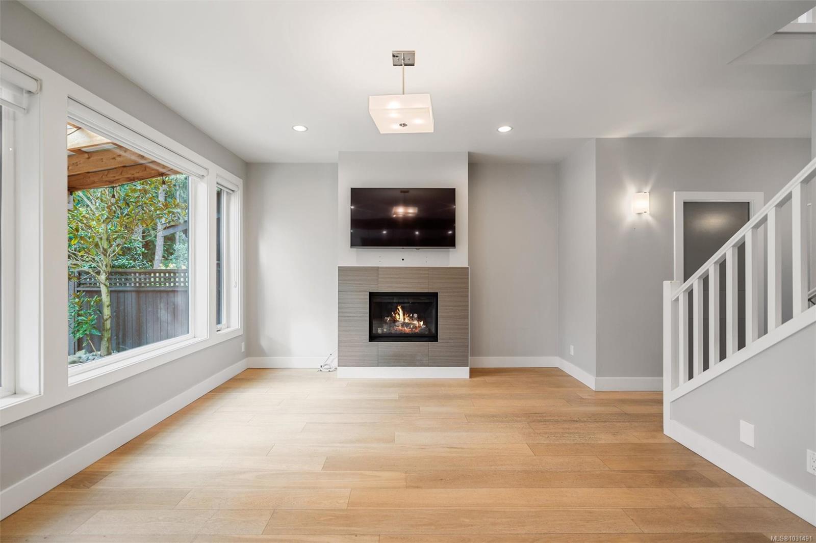 433 Regency Pl