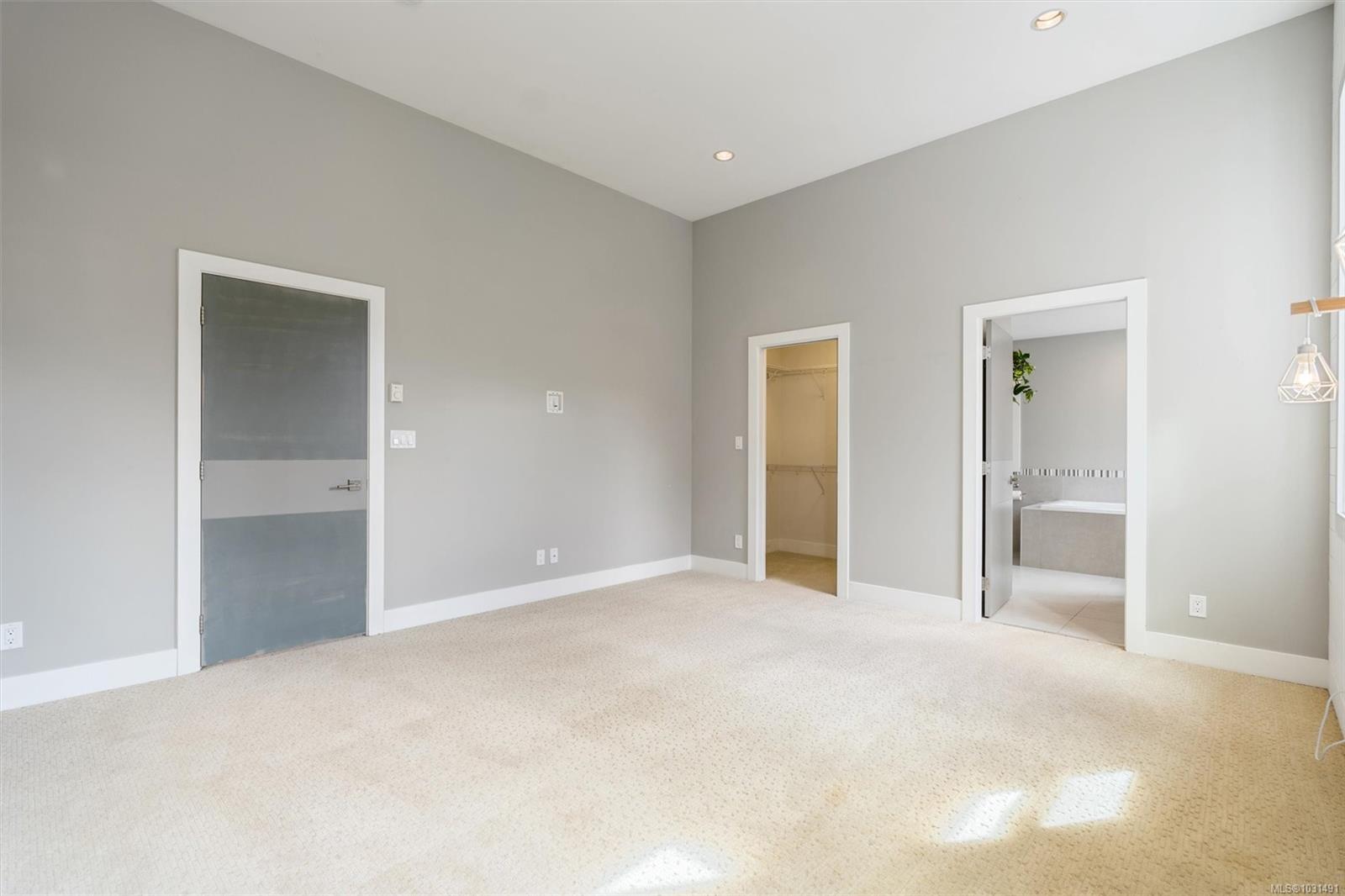433 Regency Pl