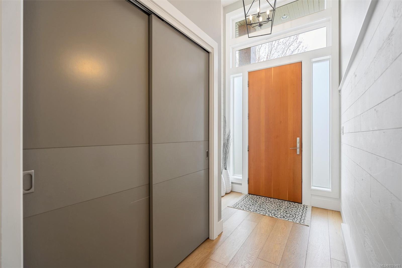 433 Regency Pl