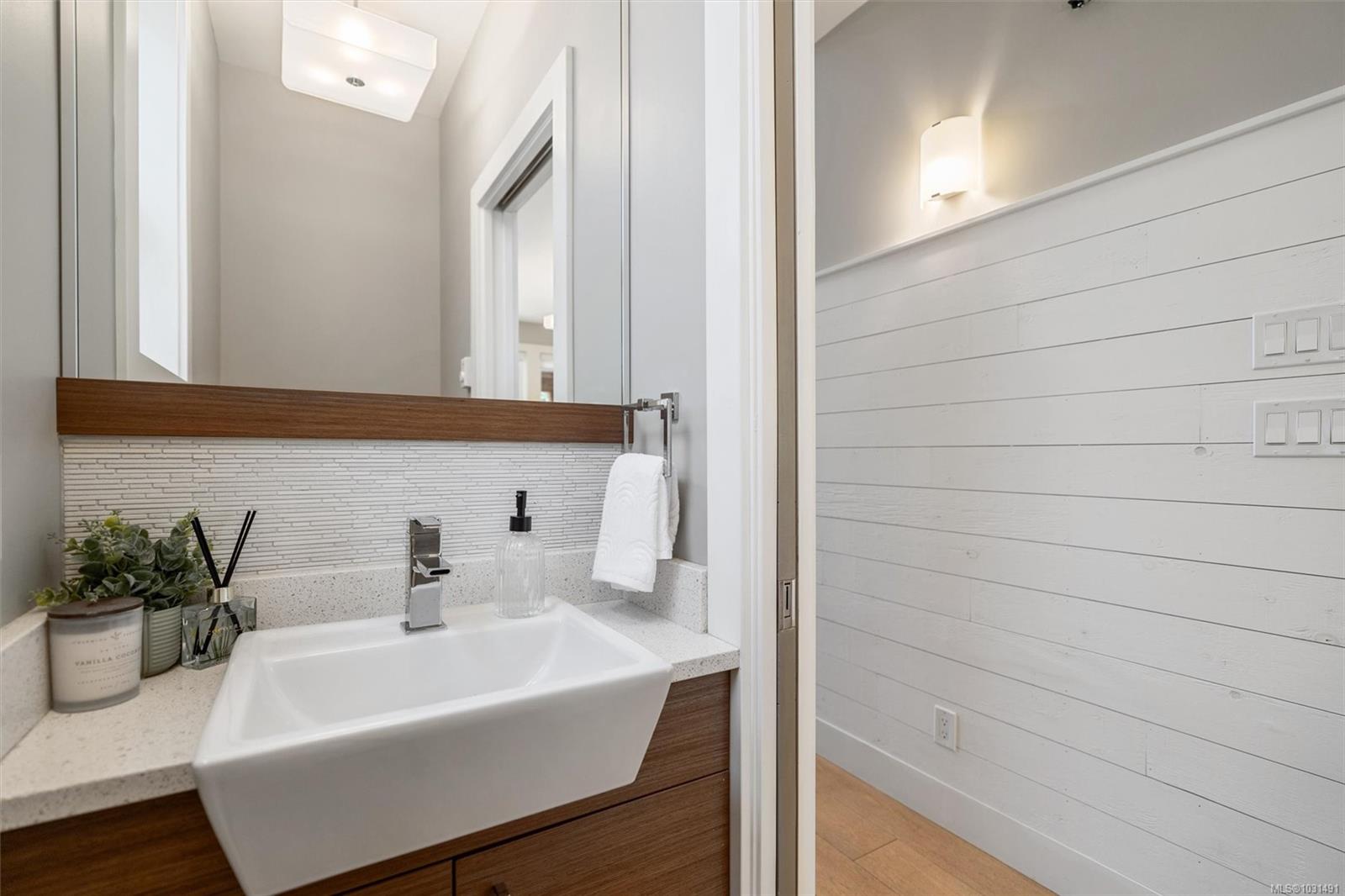 433 Regency Pl