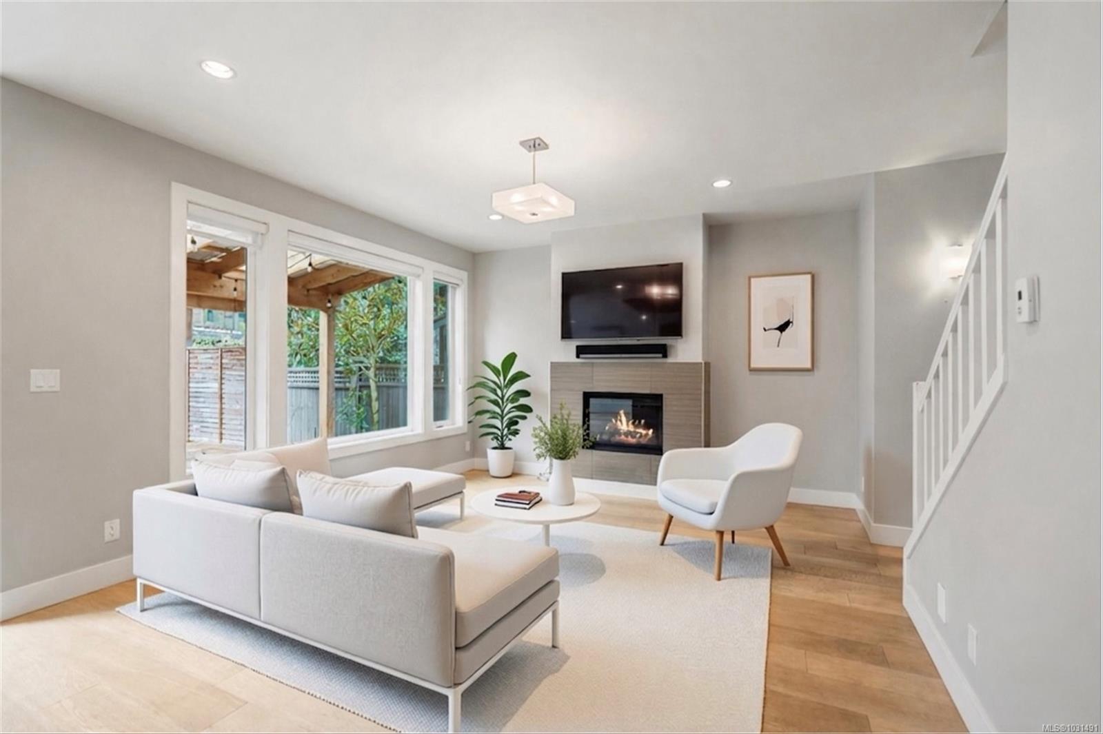 433 Regency Pl