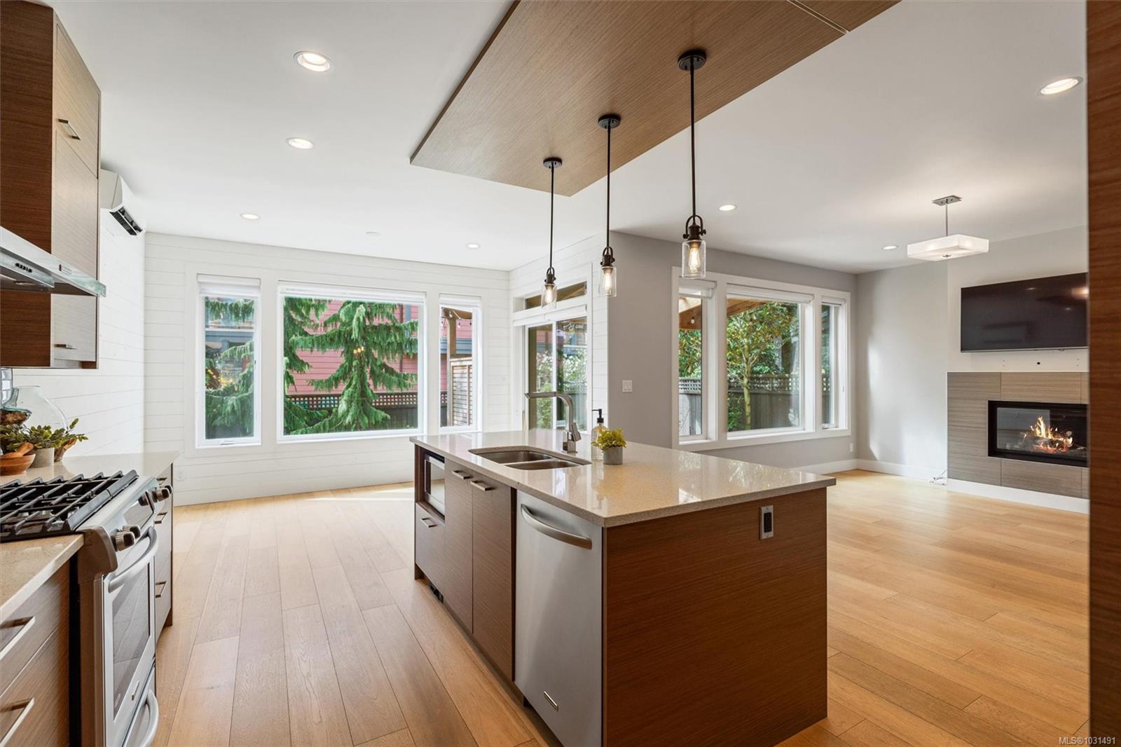 433 Regency Pl