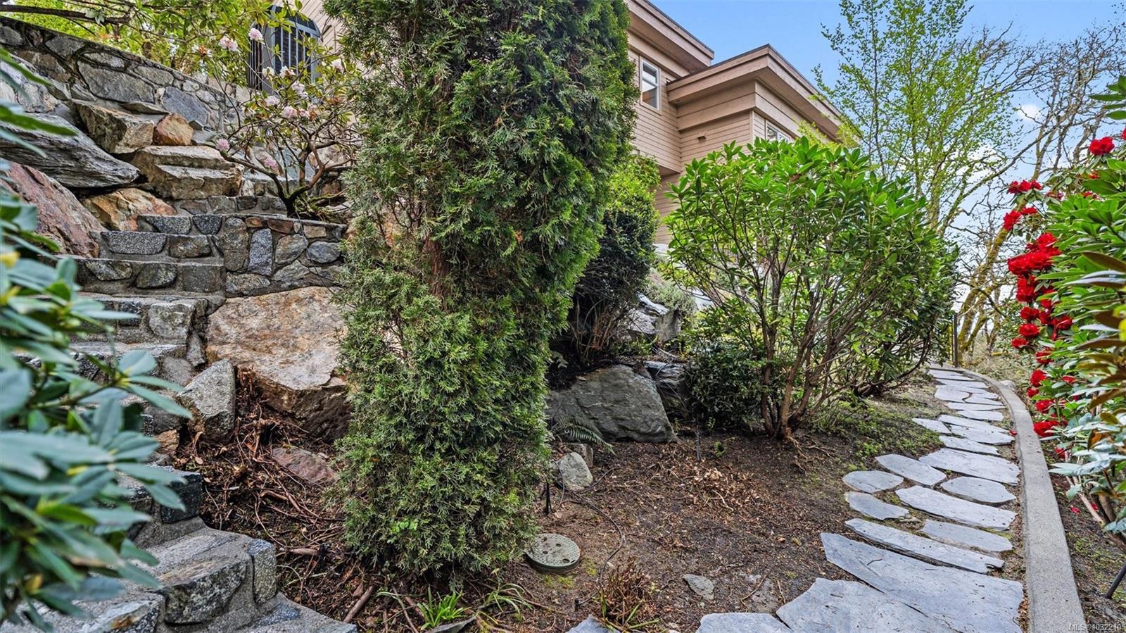 928 Cobblestone Lane