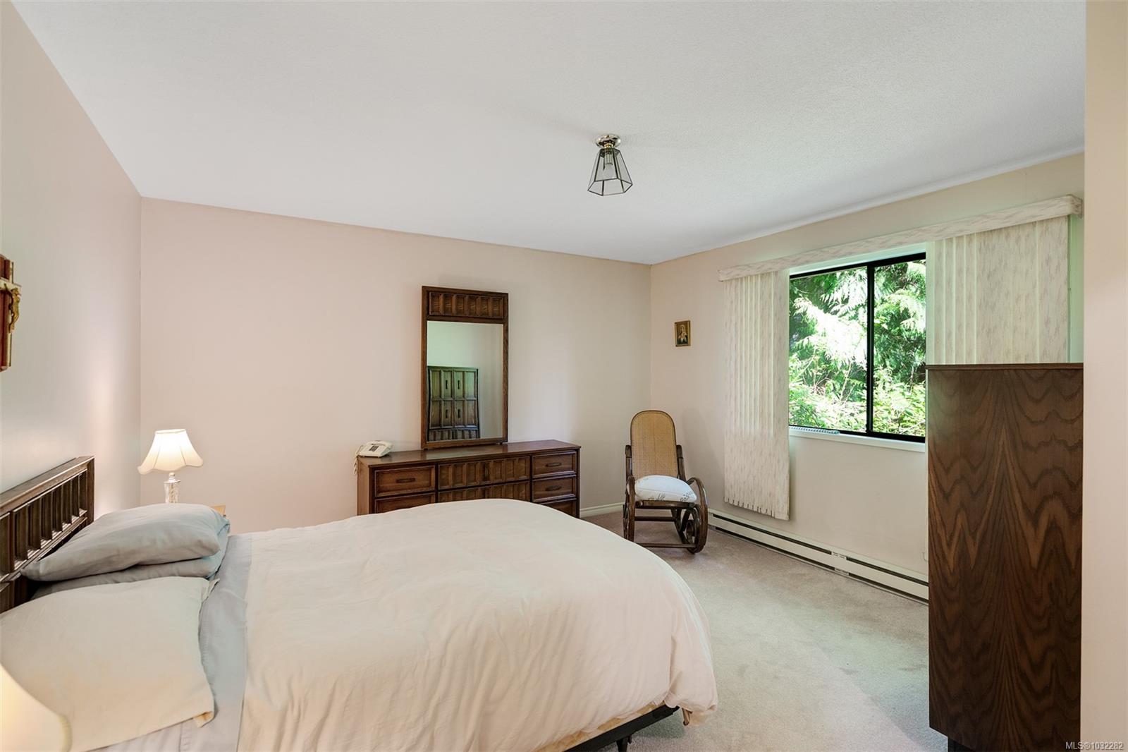 780 Helvetia Cres