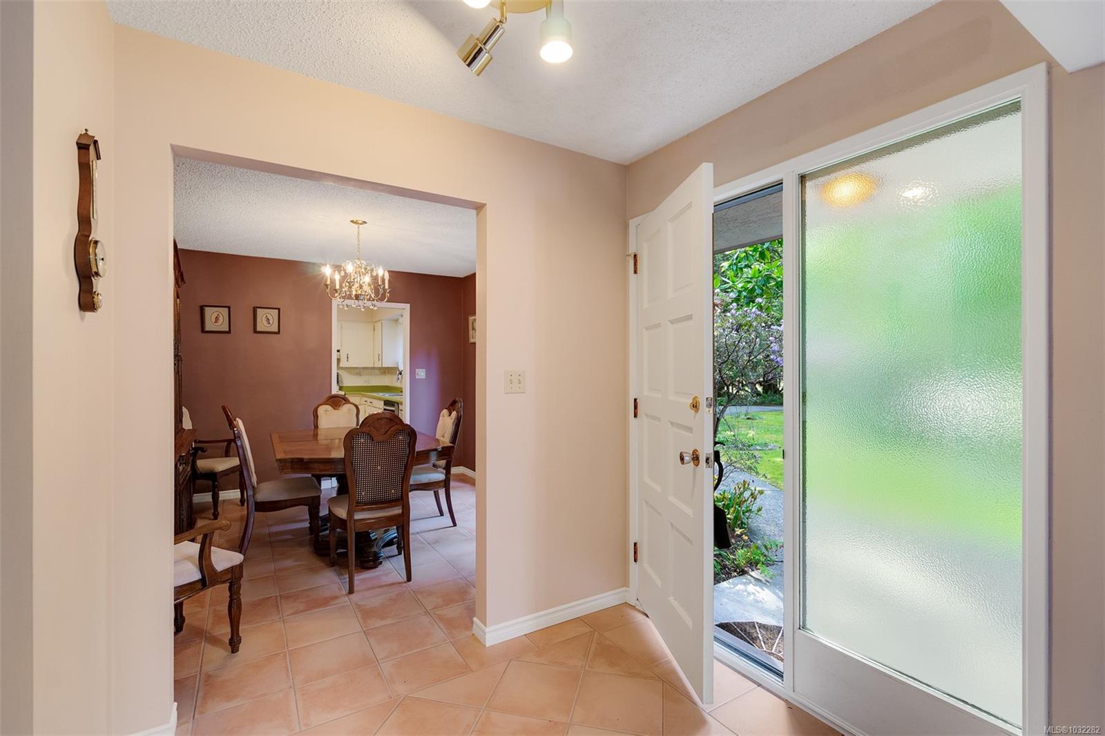 780 Helvetia Cres