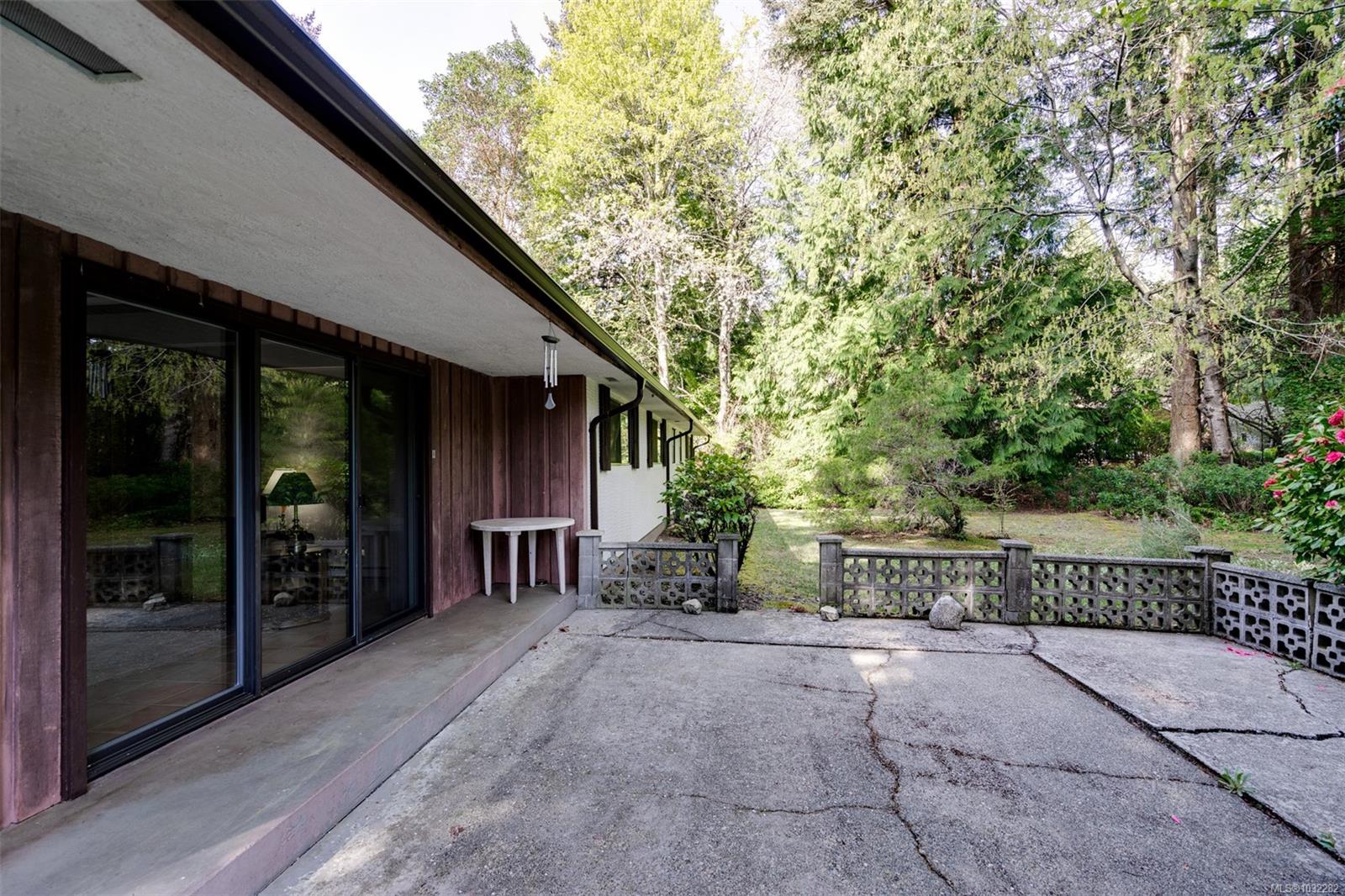 780 Helvetia Cres