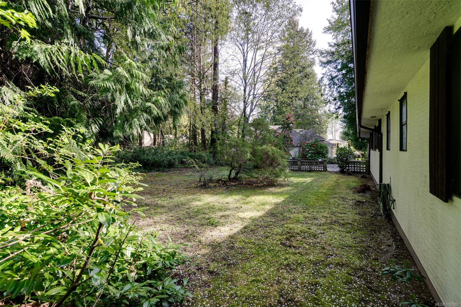 780 Helvetia Cres