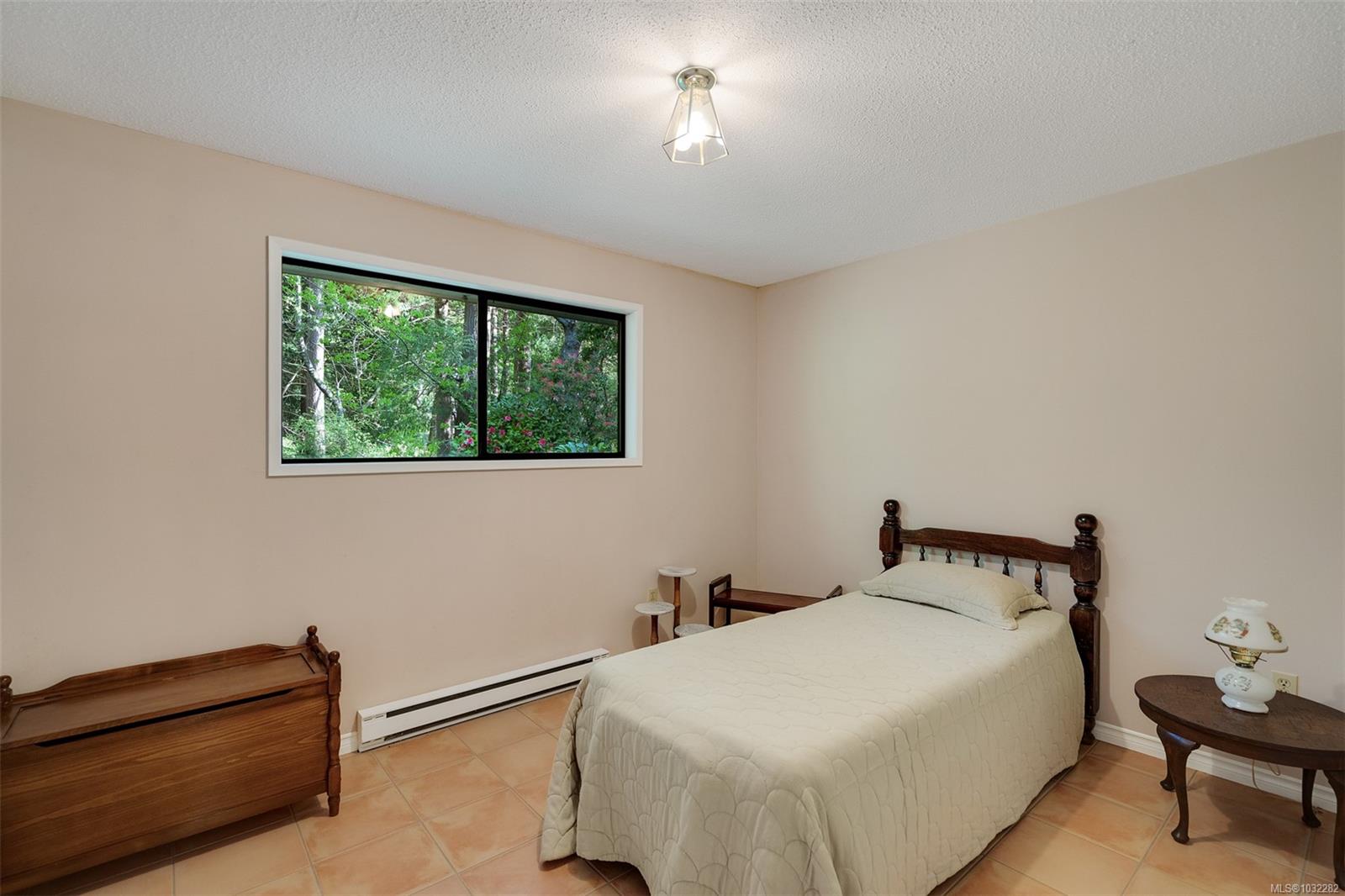 780 Helvetia Cres