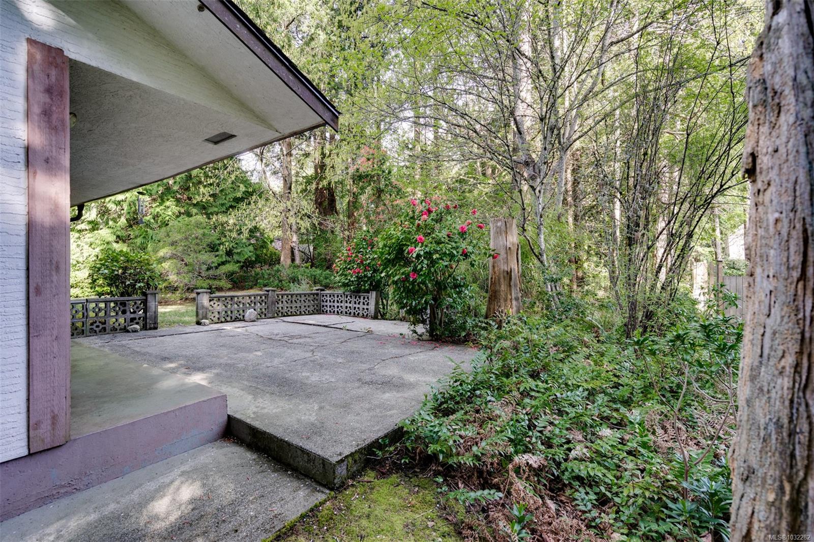 780 Helvetia Cres