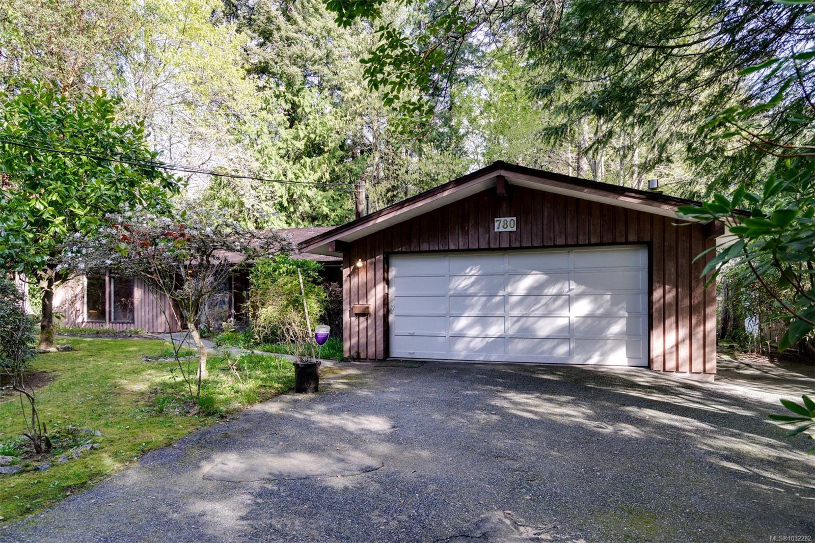 780 Helvetia Cres
