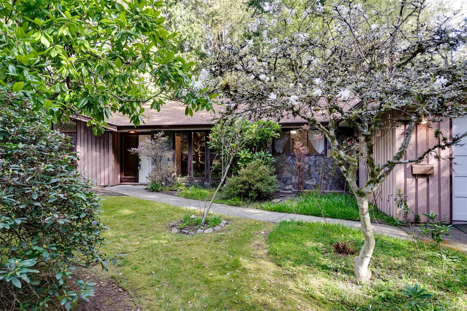 780 Helvetia Cres