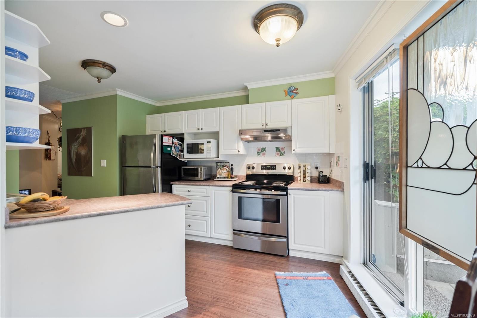 936 Fairfield Rd # 102