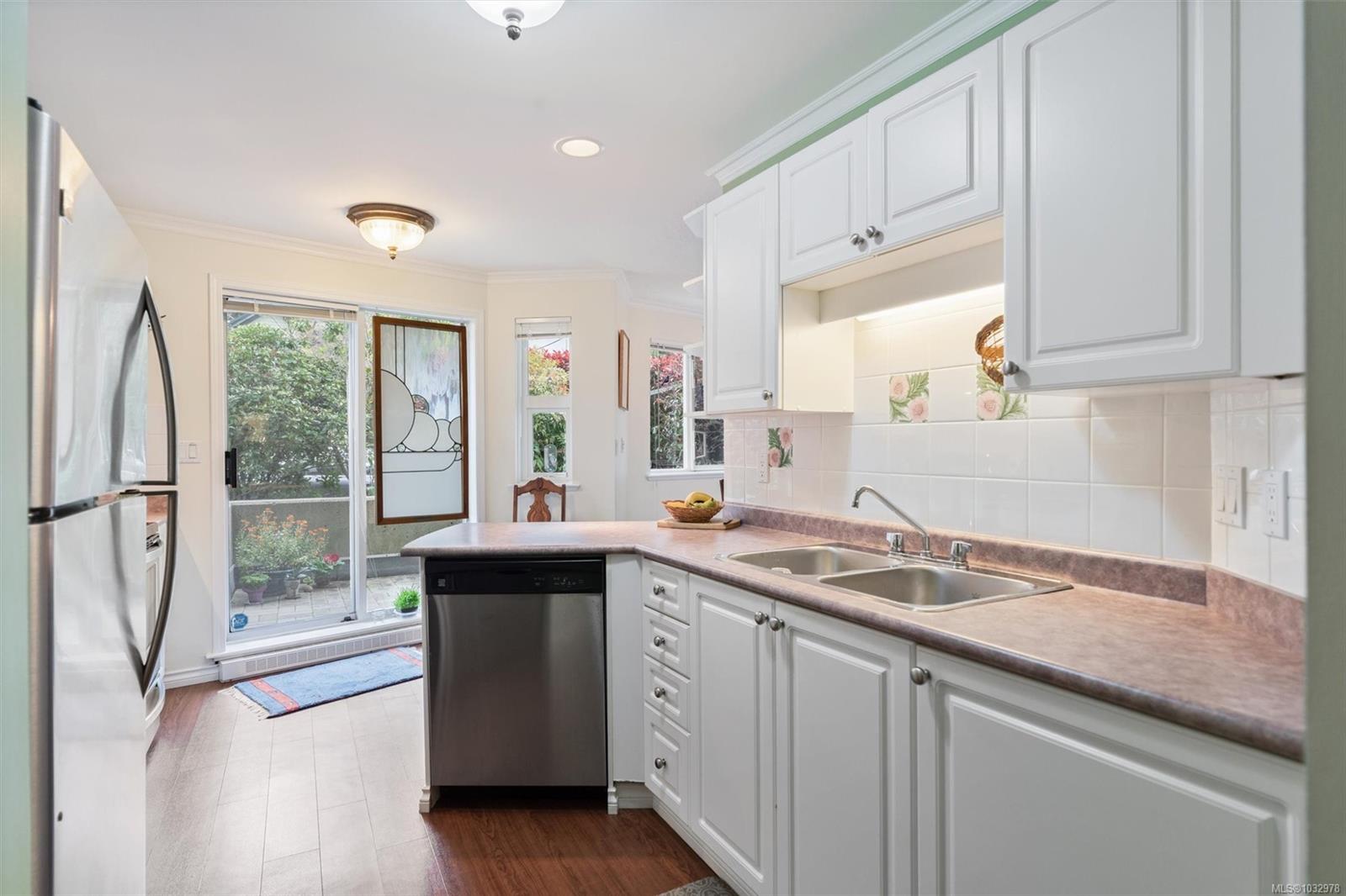 936 Fairfield Rd # 102