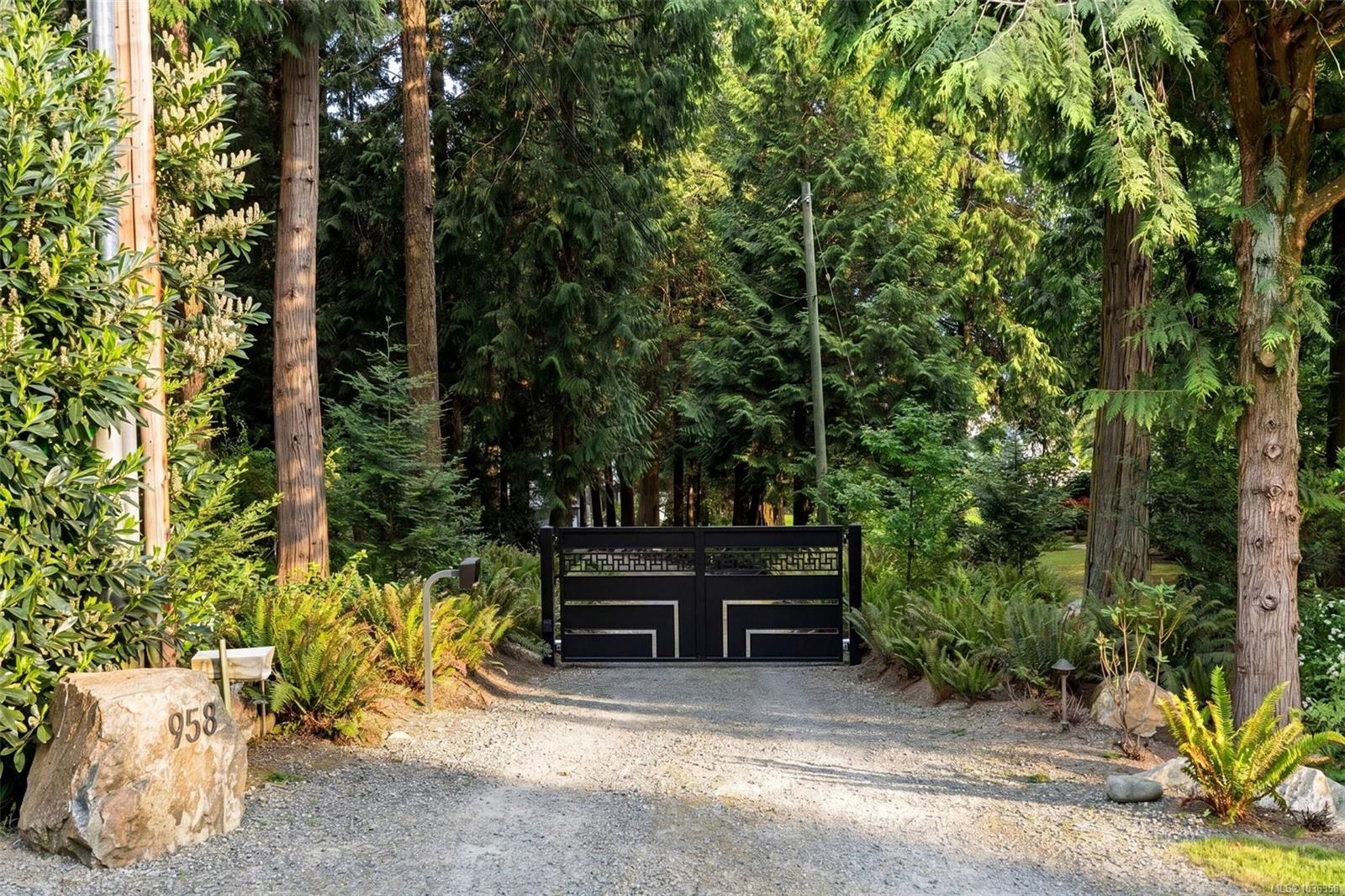 958 Lands End Rd