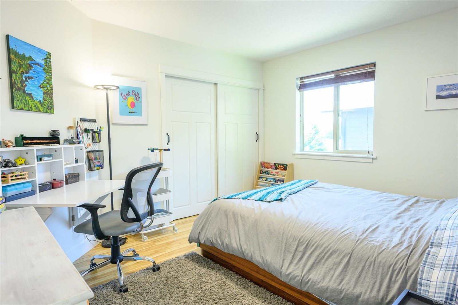 386 Pacific Cres