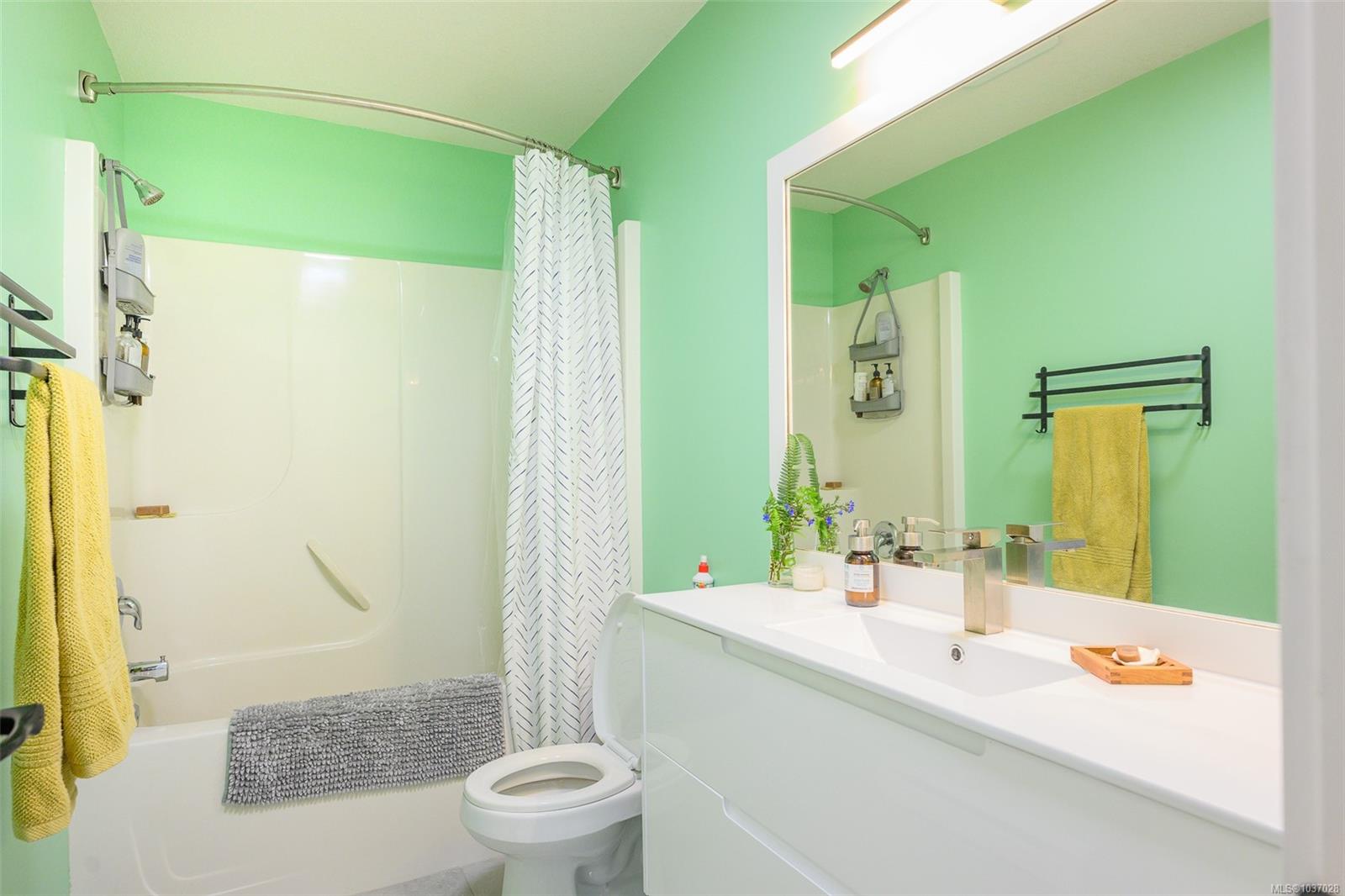 386 Pacific Cres