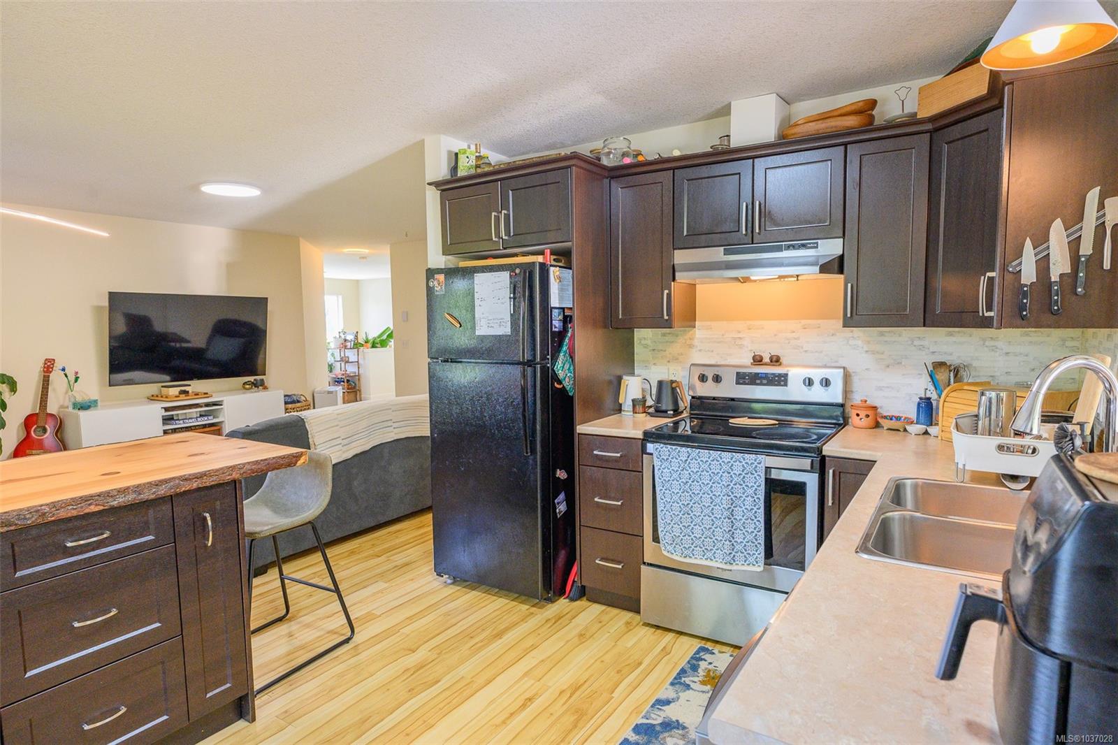 386 Pacific Cres