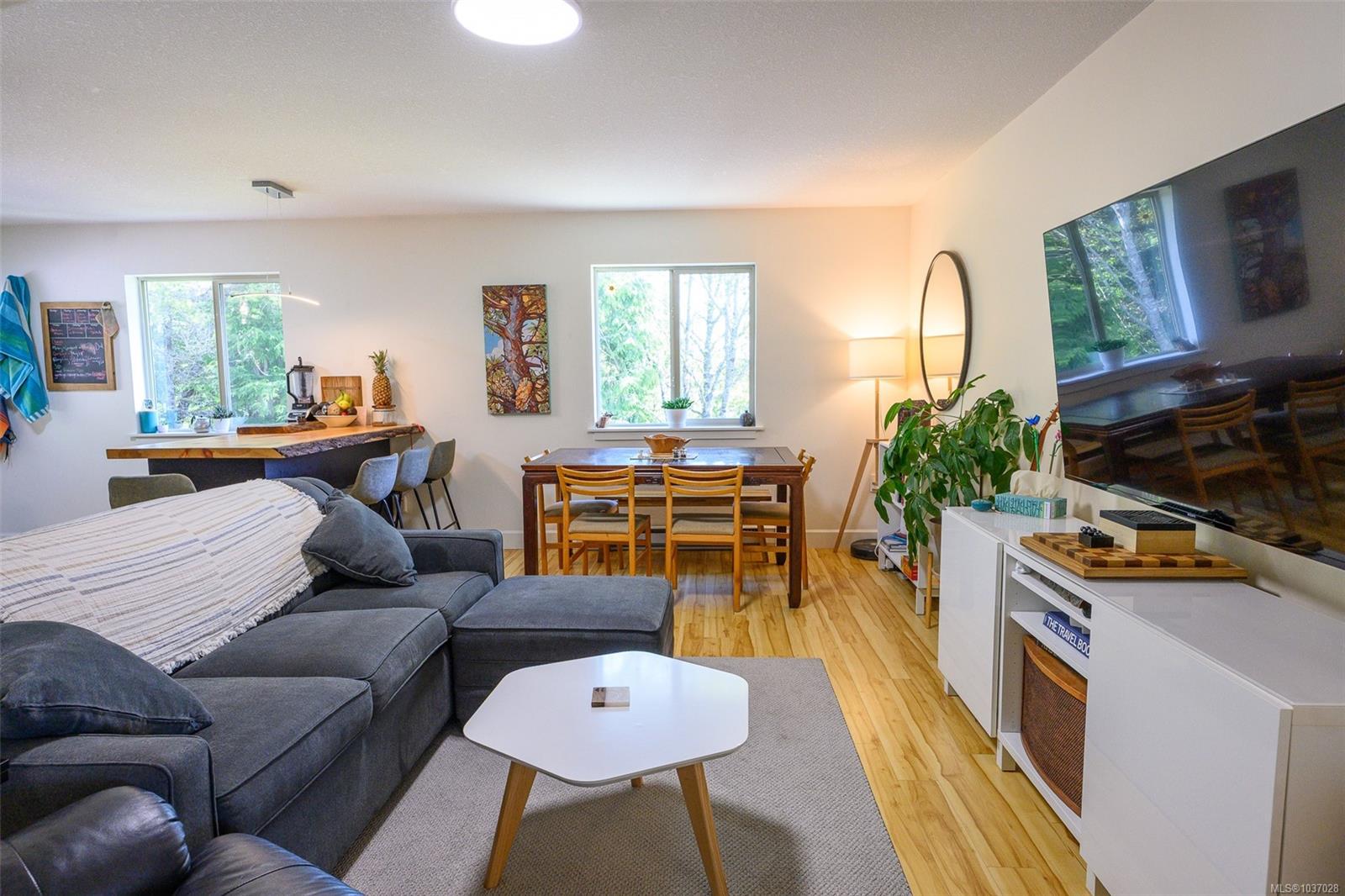 386 Pacific Cres