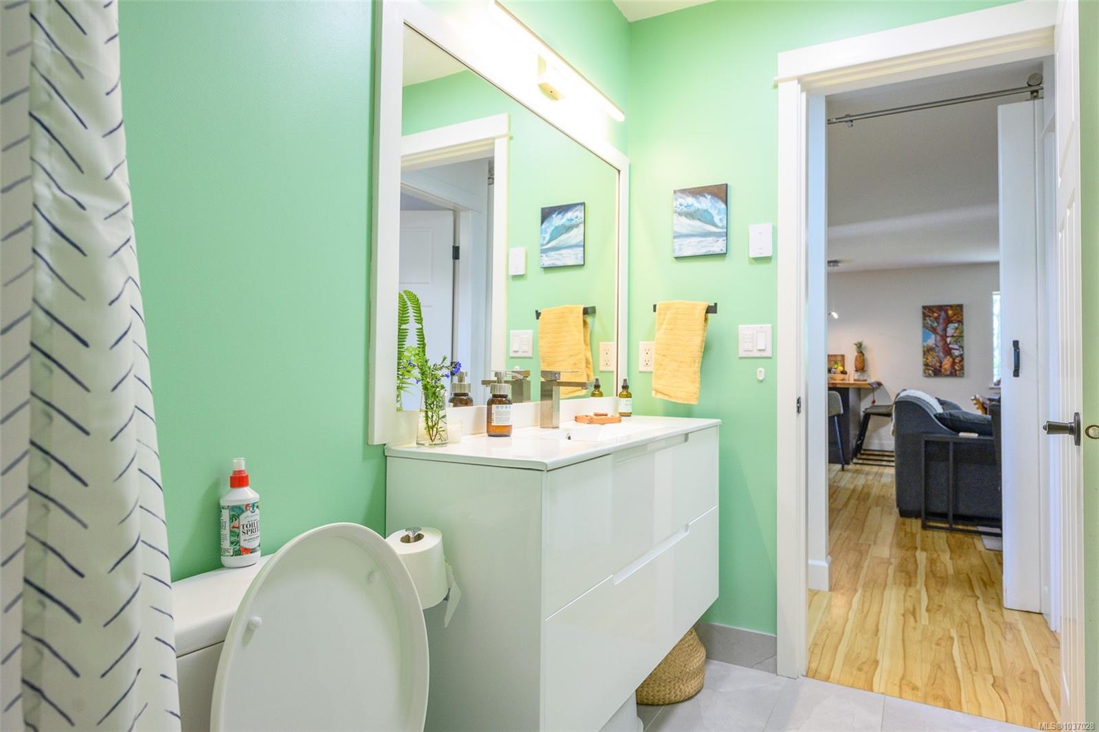386 Pacific Cres