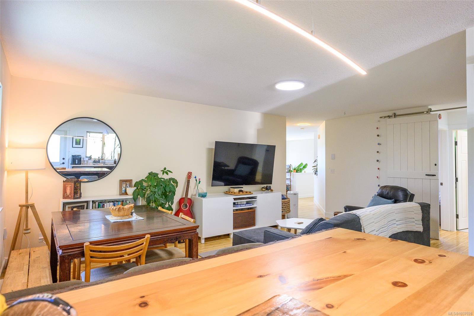 386 Pacific Cres