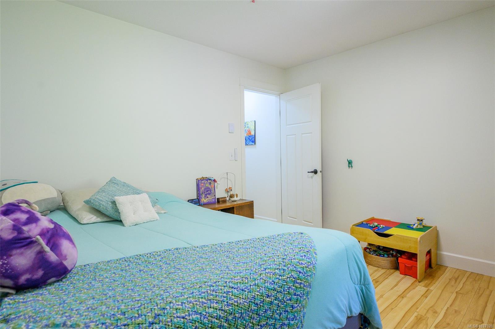 386 Pacific Cres