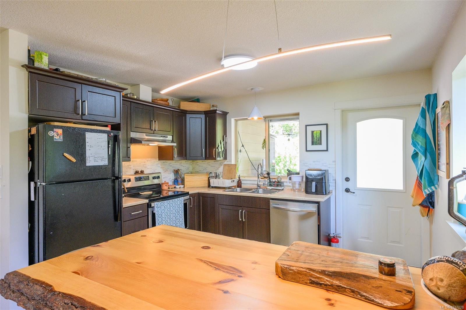 386 Pacific Cres