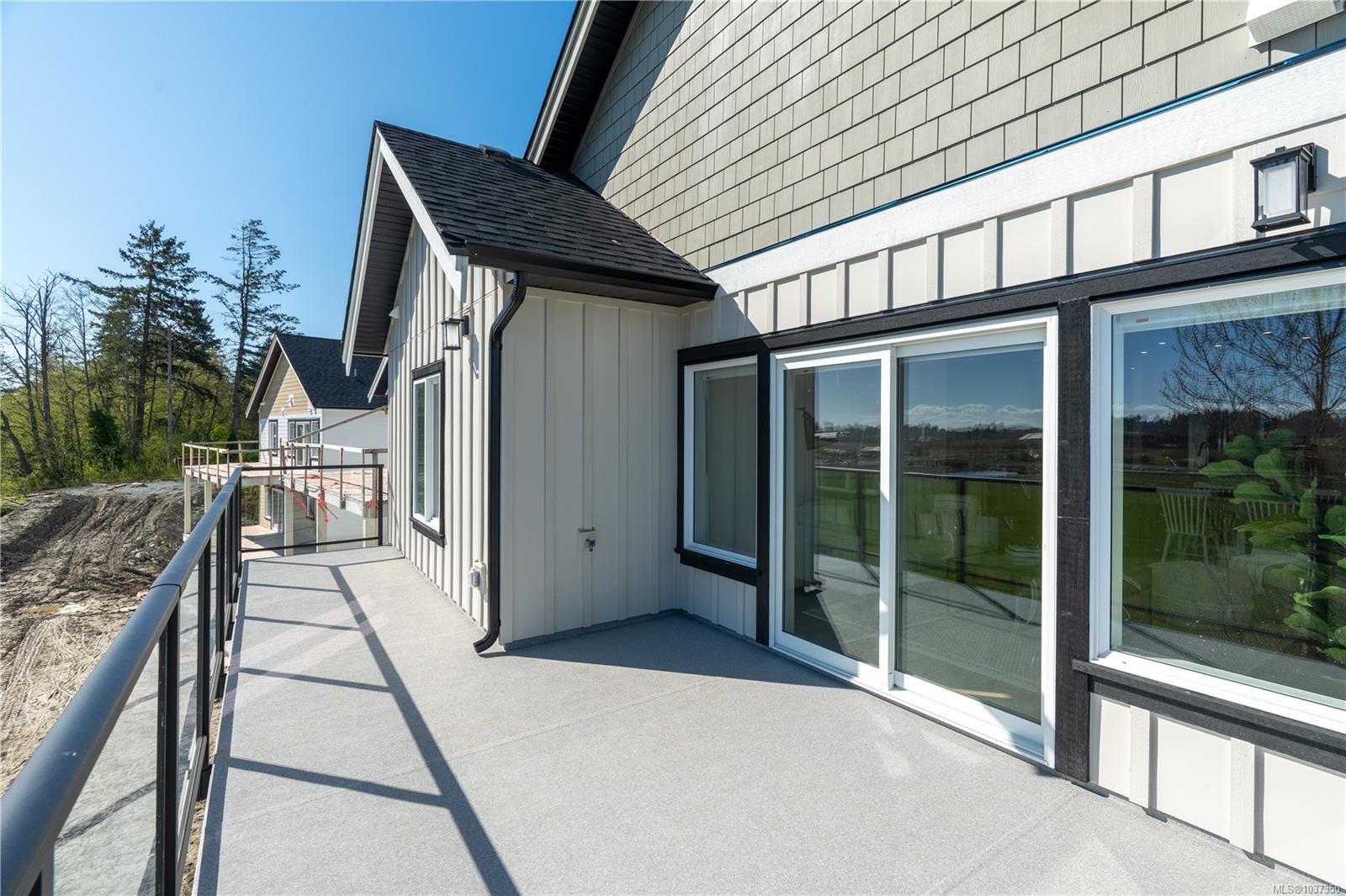 7057 Central Saanich Rd Unit: 301