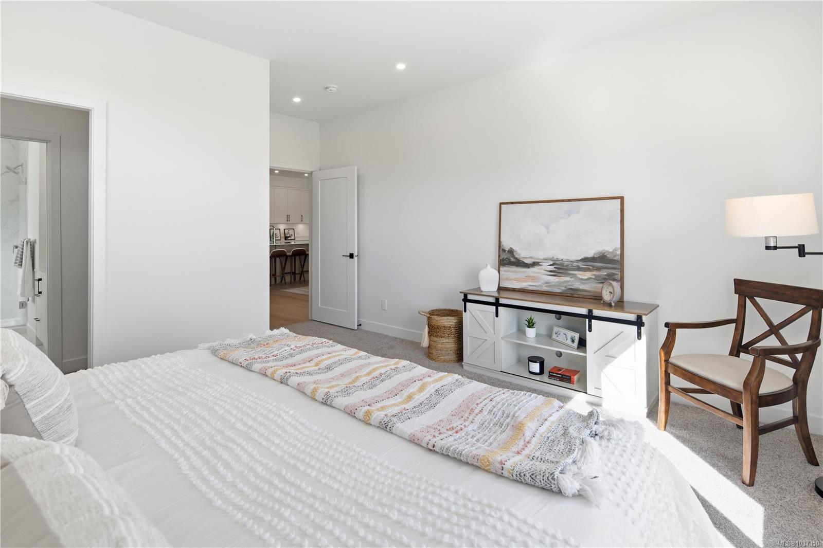 7057 Central Saanich Rd Unit: 301