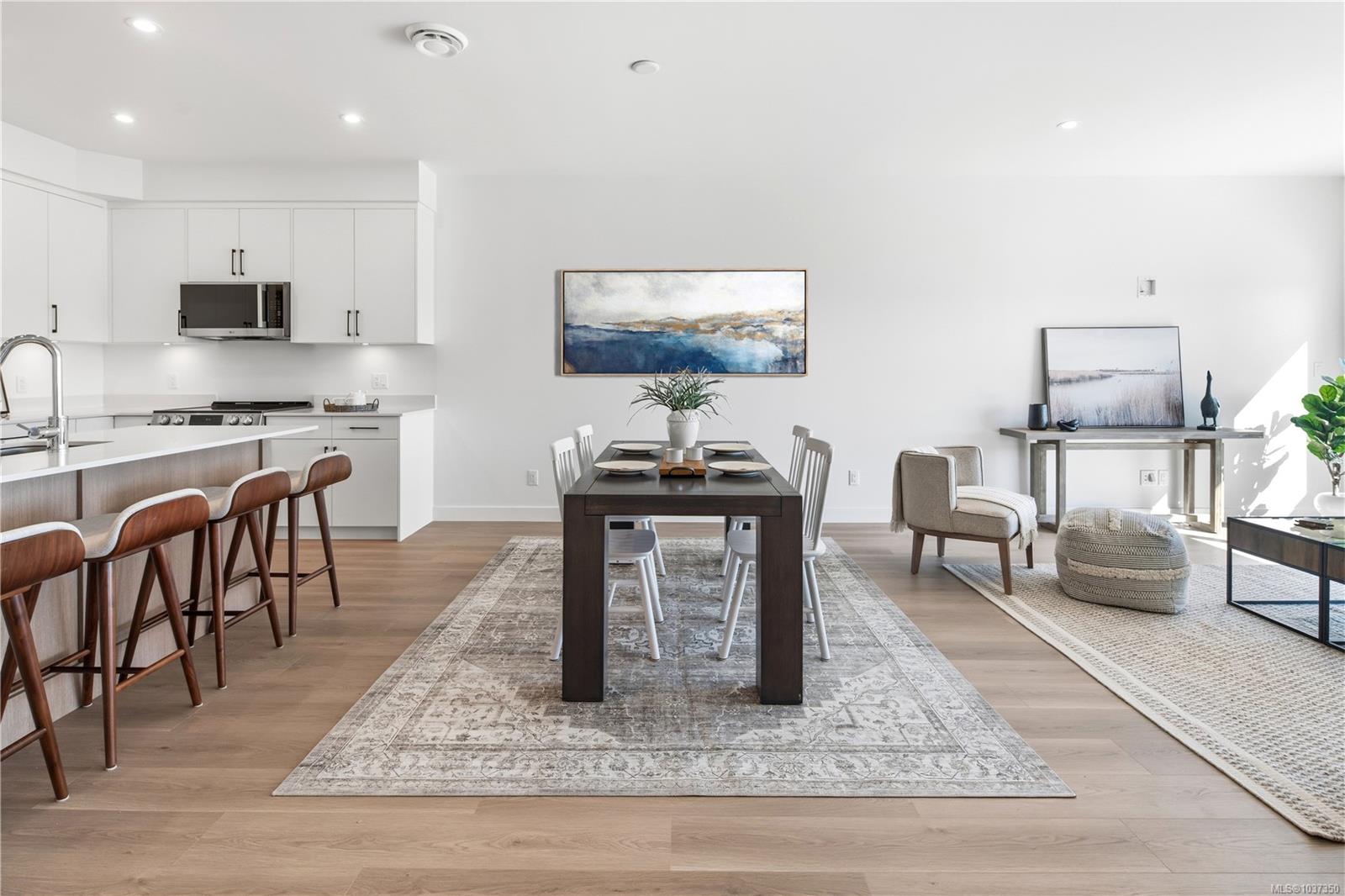7057 Central Saanich Rd Unit: 301