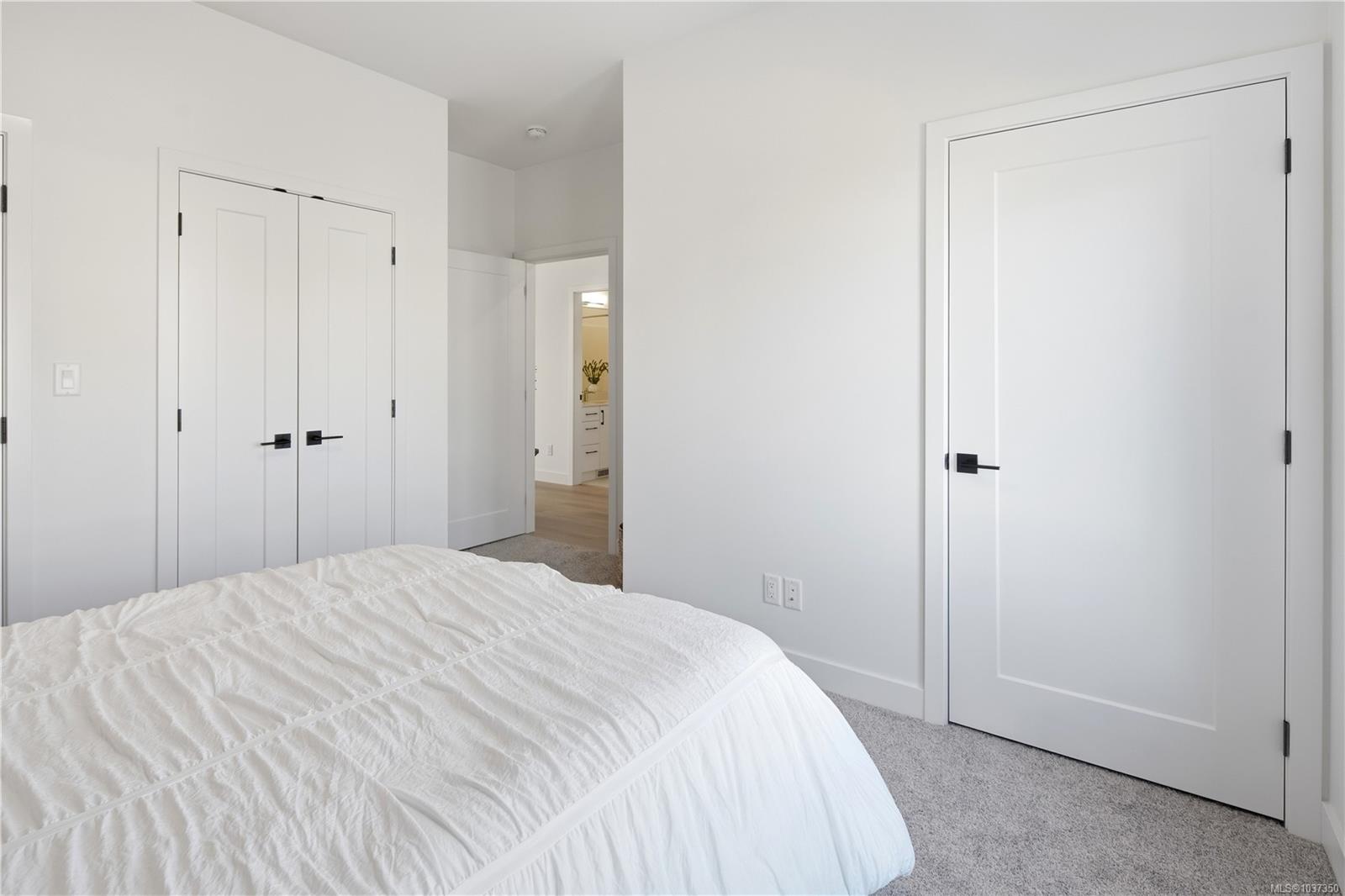 7057 Central Saanich Rd Unit: 301