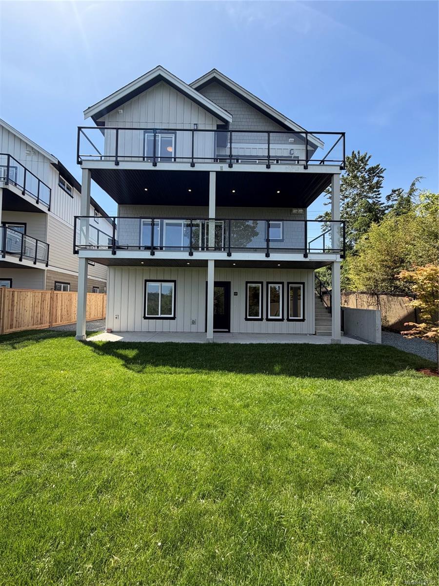 7057 Central Saanich Rd Unit: 101