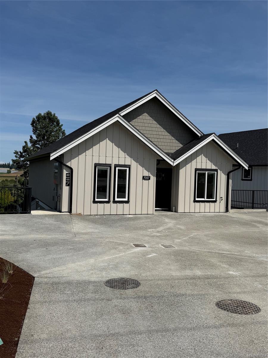 7057 Central Saanich Rd Unit: 101