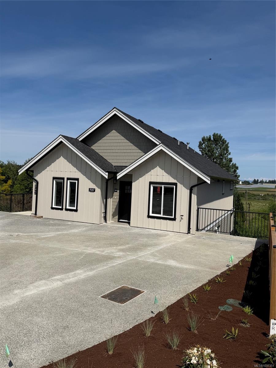 7057 Central Saanich Rd Unit: 101