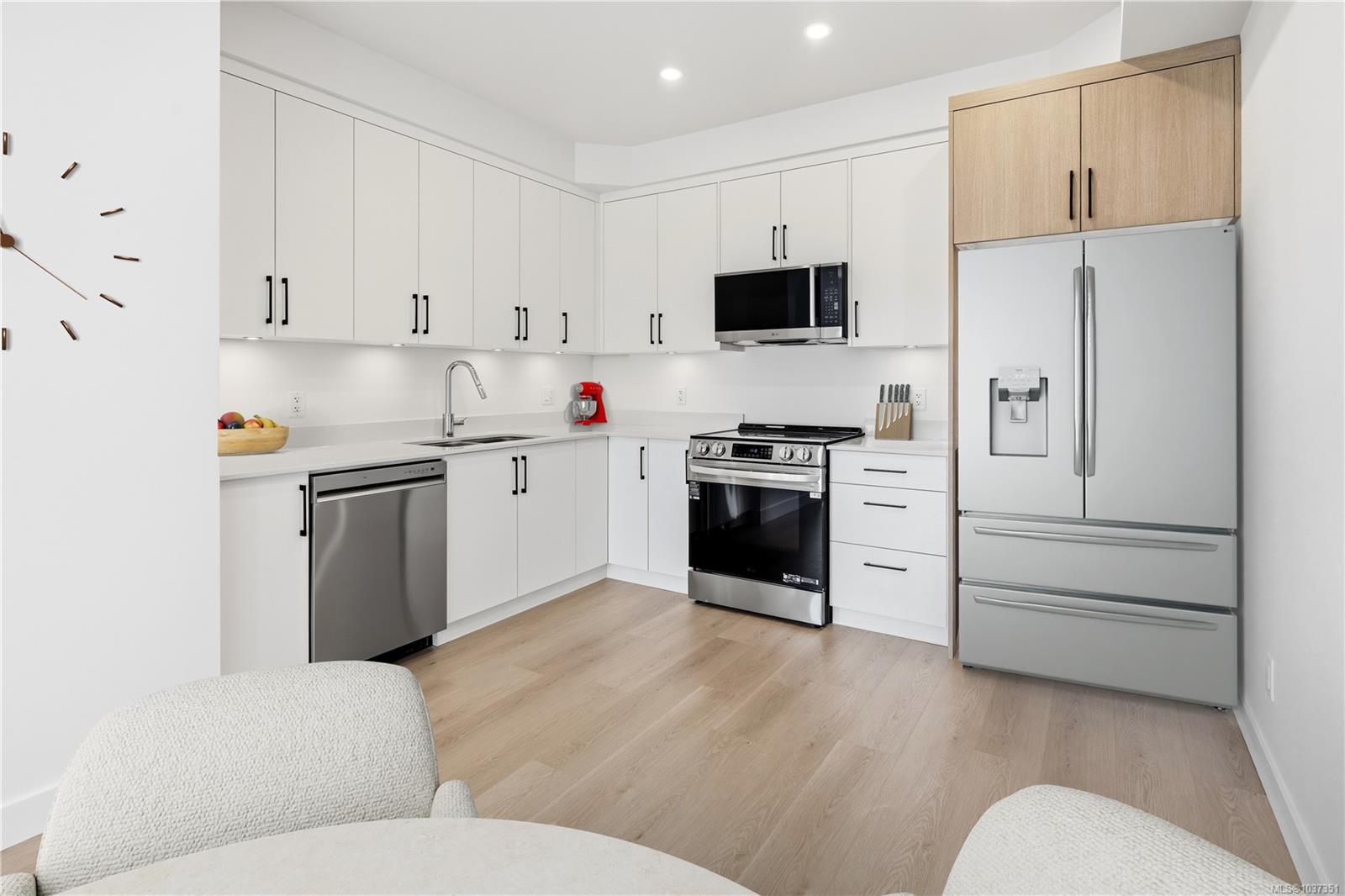 7057 Central Saanich Rd Unit: 101