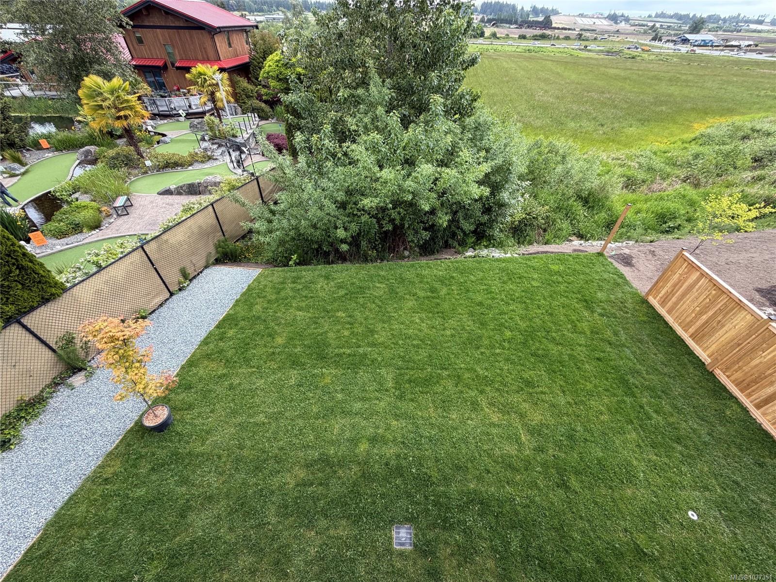 7057 Central Saanich Rd Unit: 101