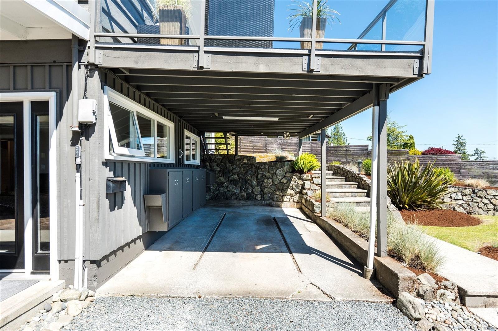 5266 Parker Ave