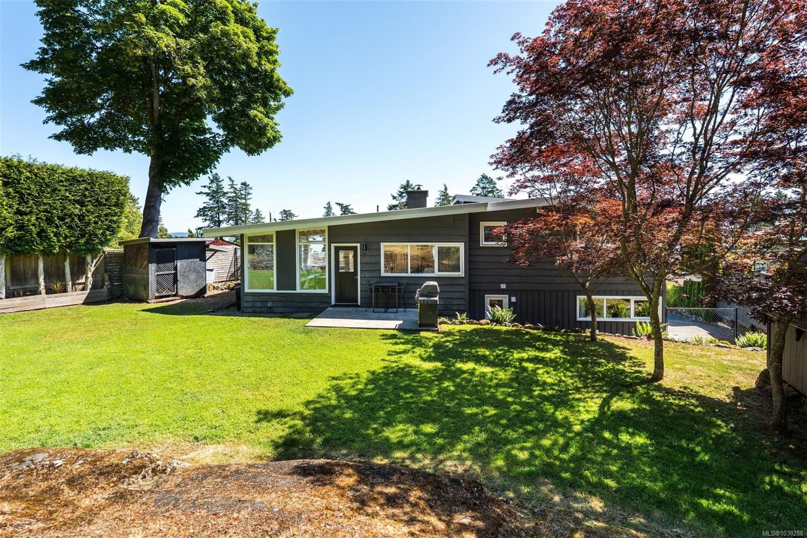 5266 Parker Ave