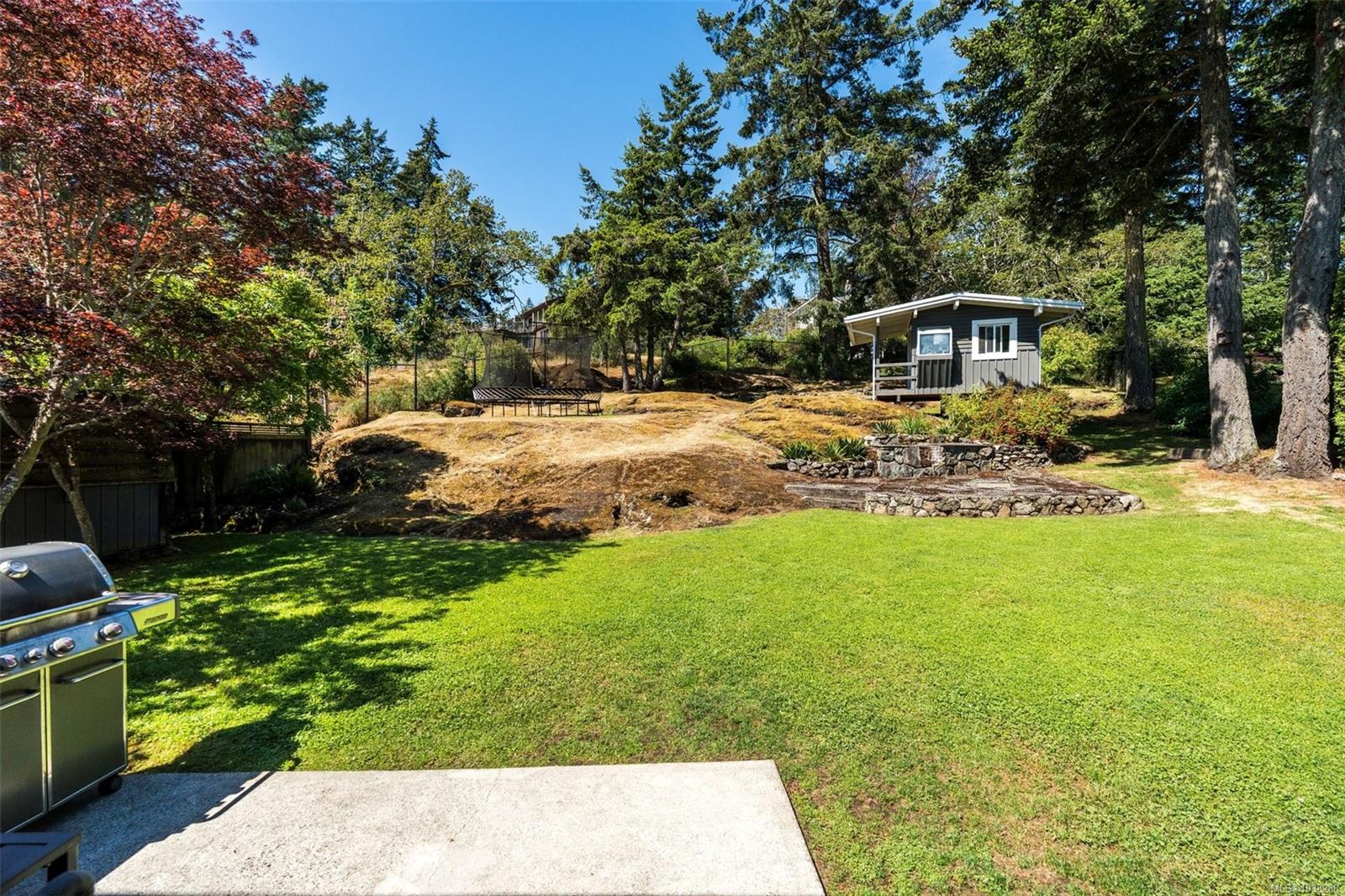 5266 Parker Ave