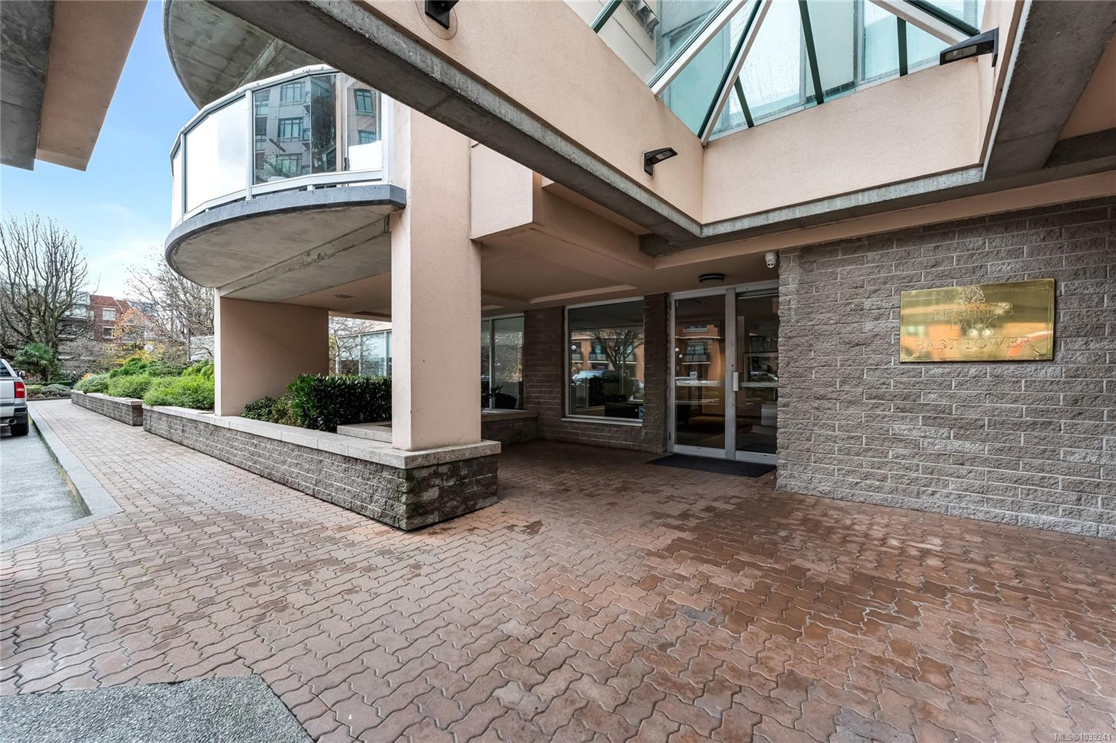 1020 View St #1004