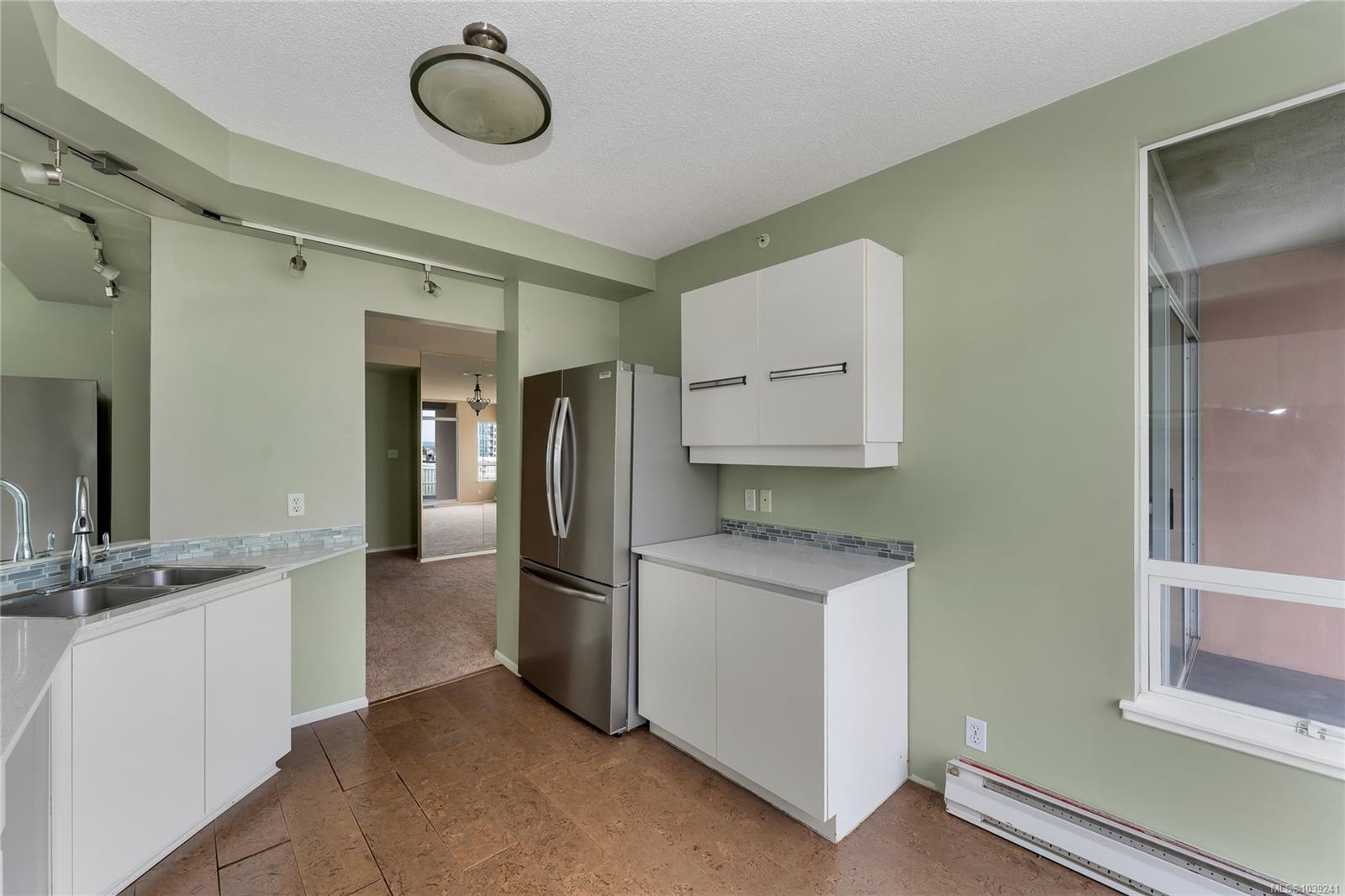 1020 View St #1004