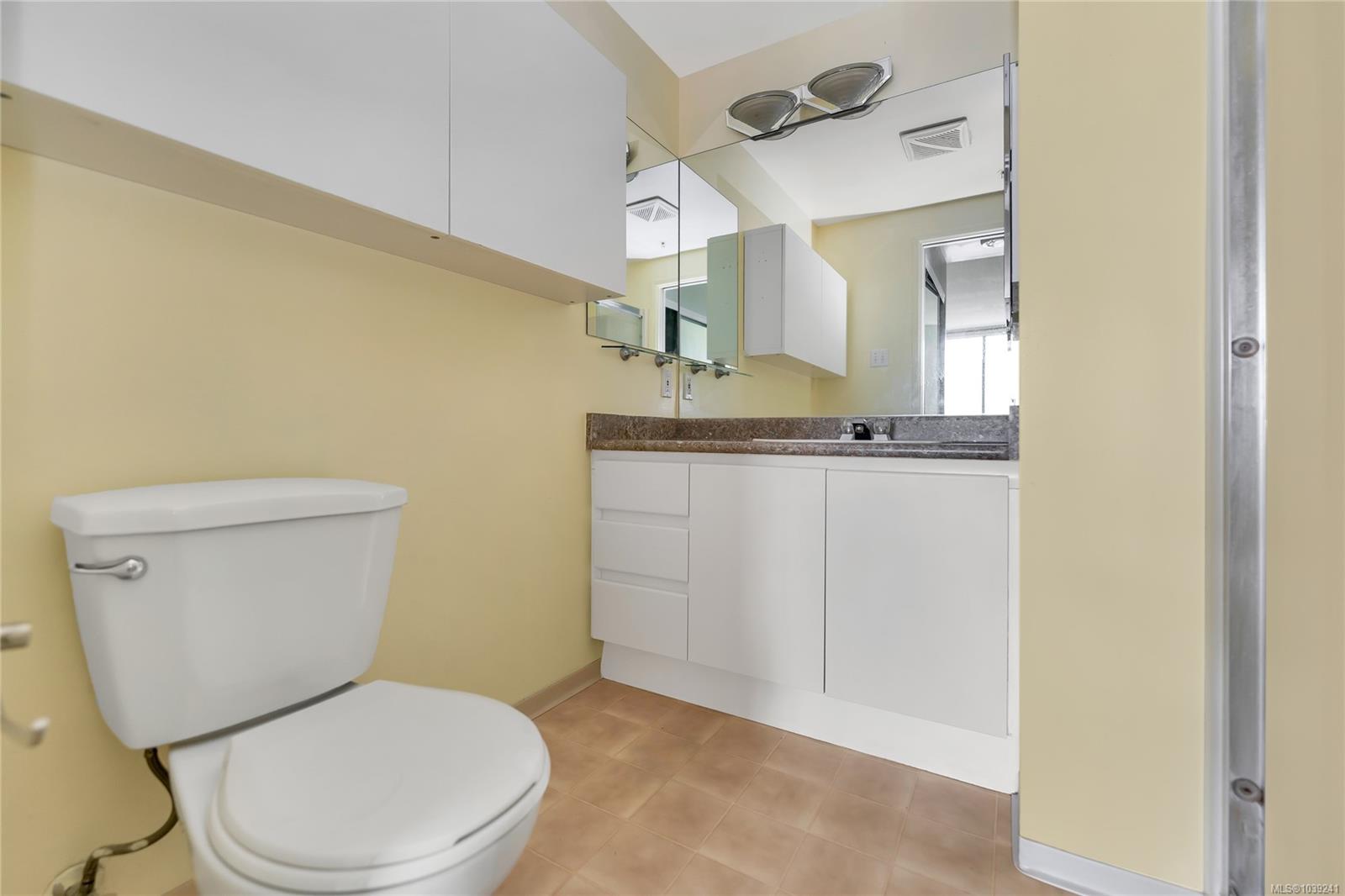 1020 View St #1004