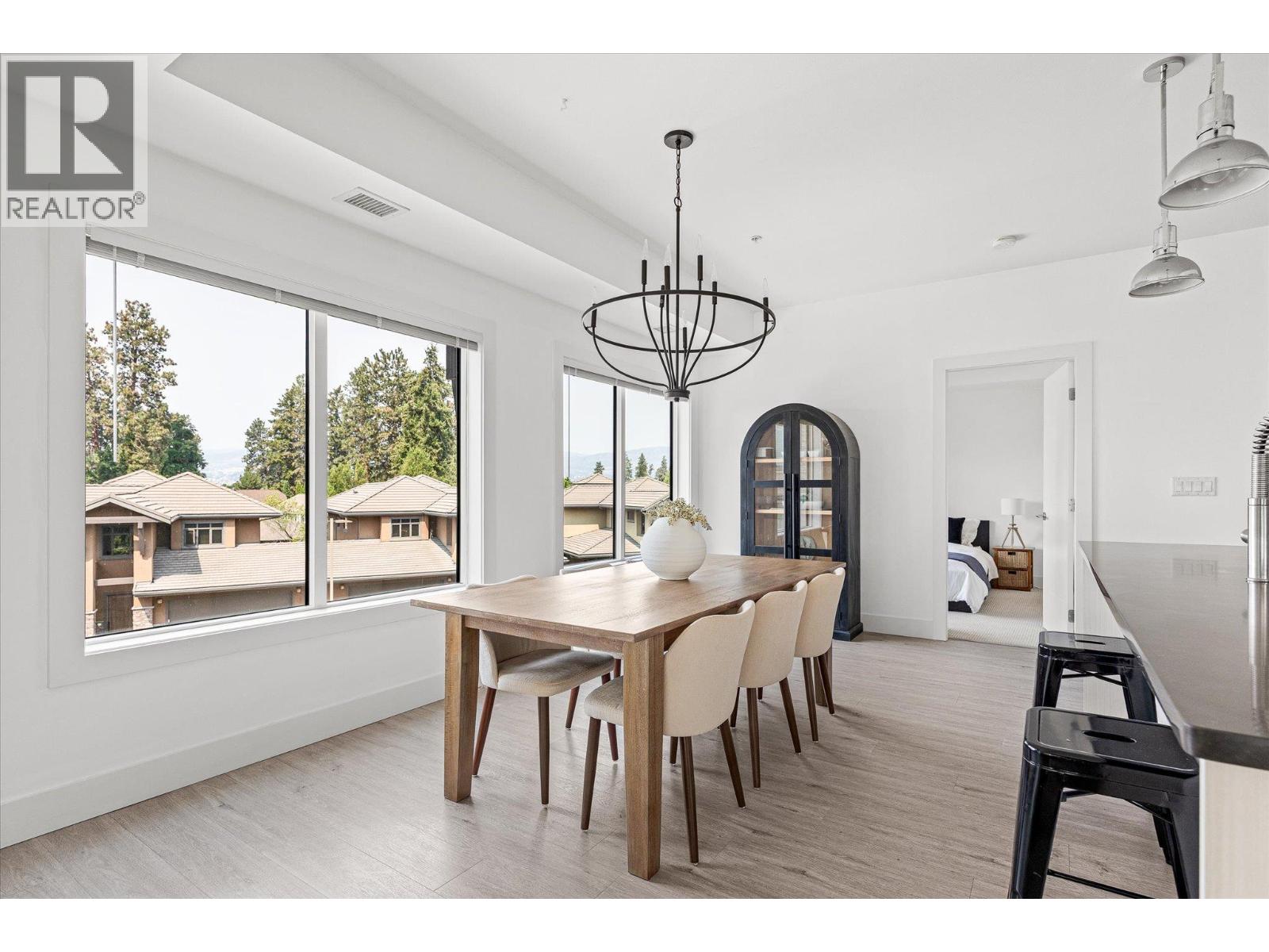4380 Lakeshore Road Unit# 206