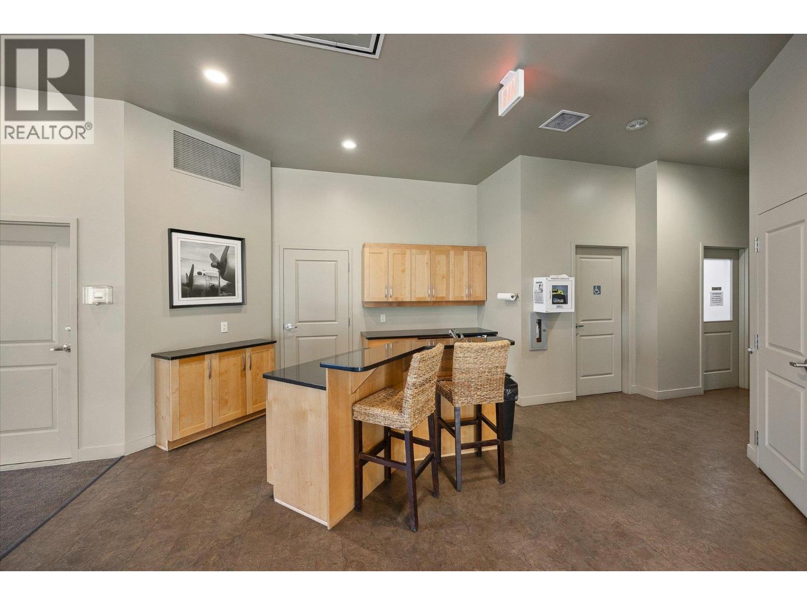 4380 Lakeshore Road Unit# 206