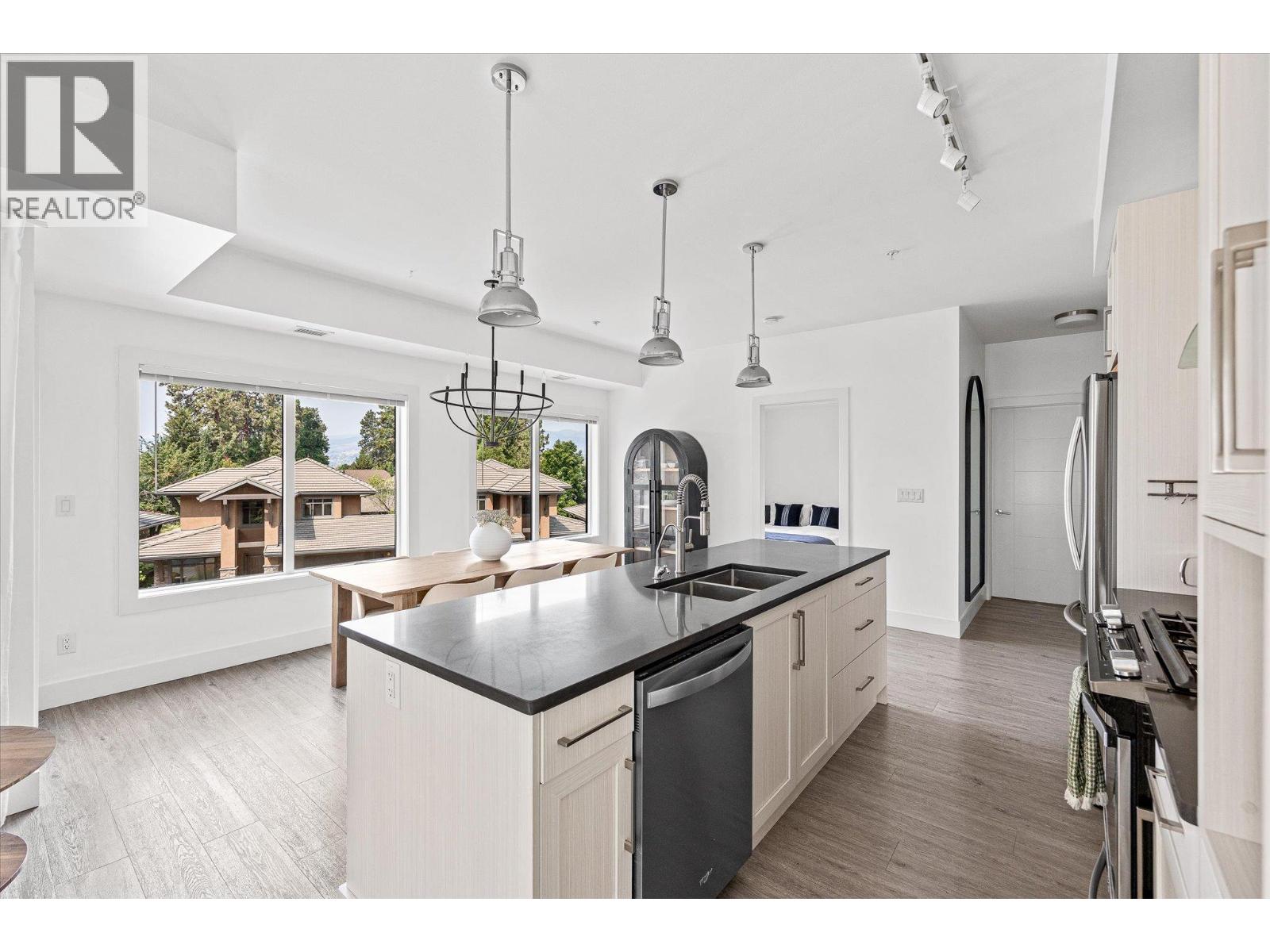 4380 Lakeshore Road Unit# 206