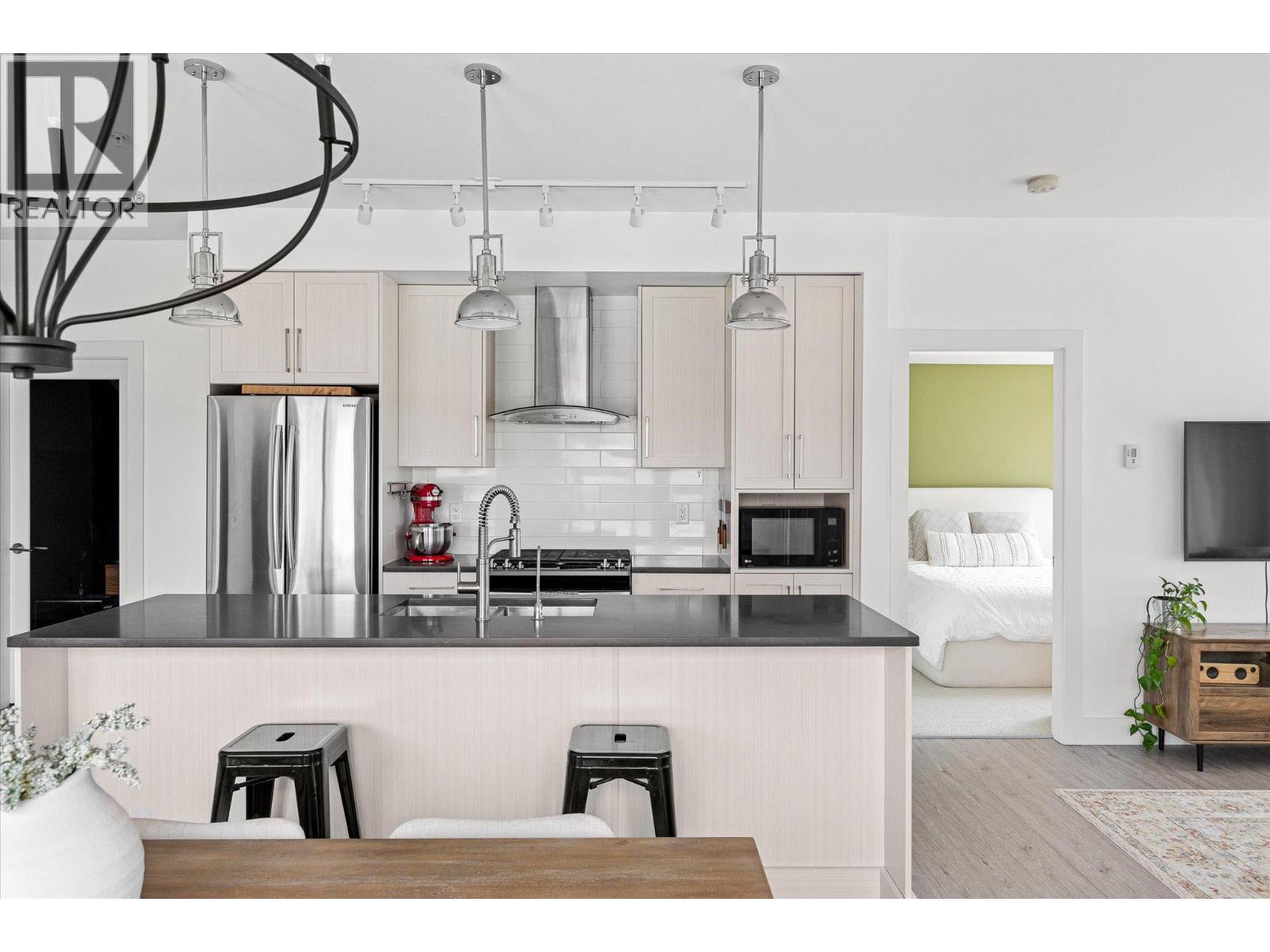 4380 Lakeshore Road Unit# 206