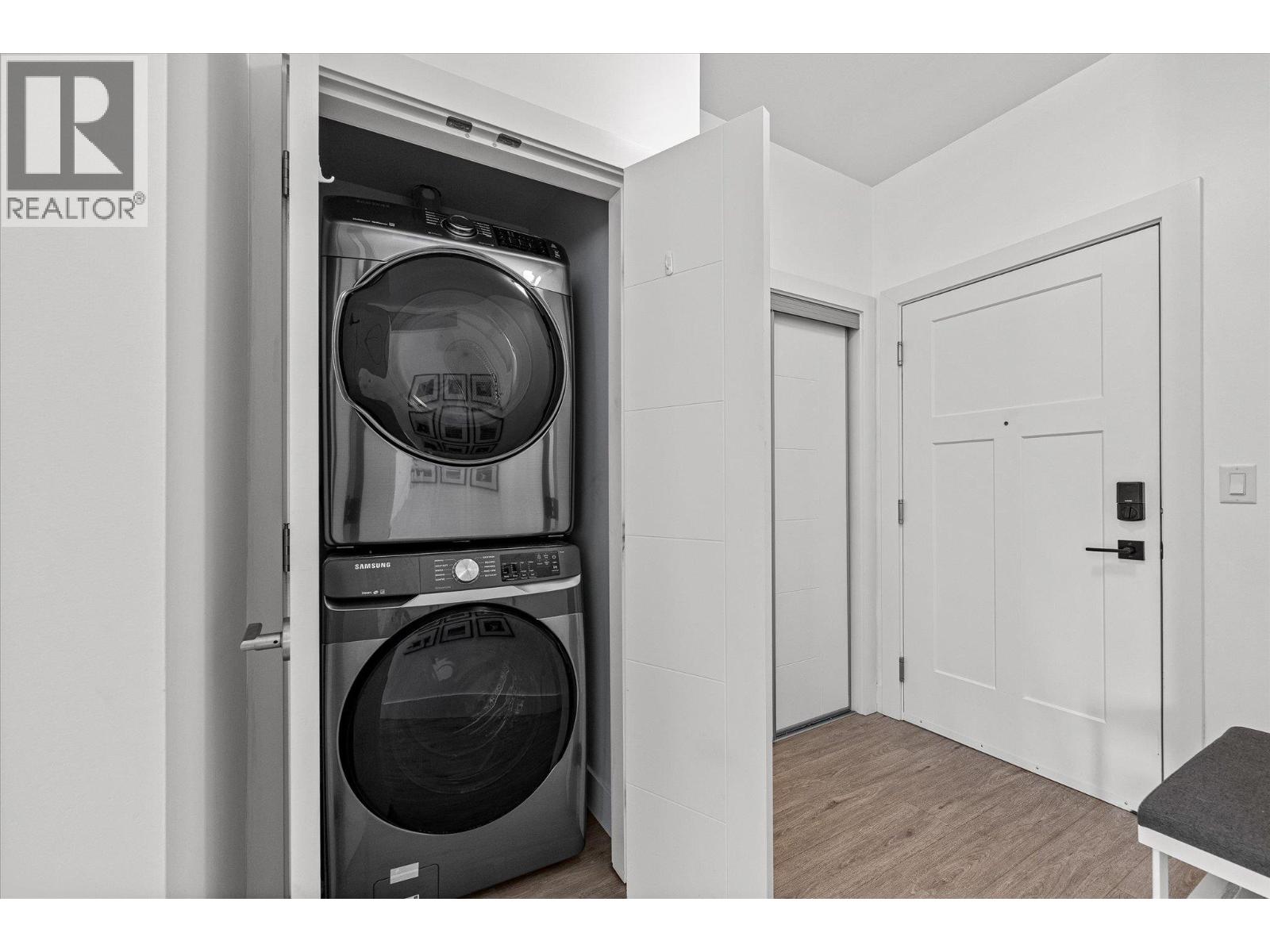4380 Lakeshore Road Unit# 206