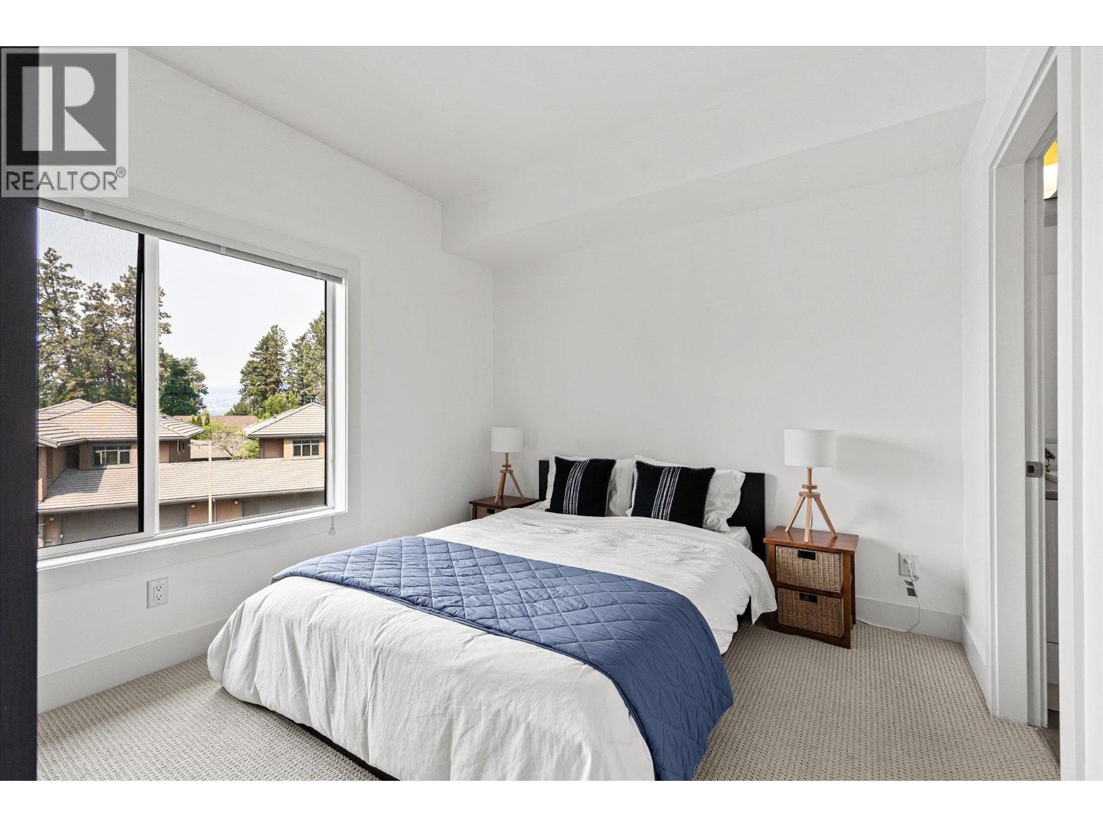 4380 Lakeshore Road Unit# 206