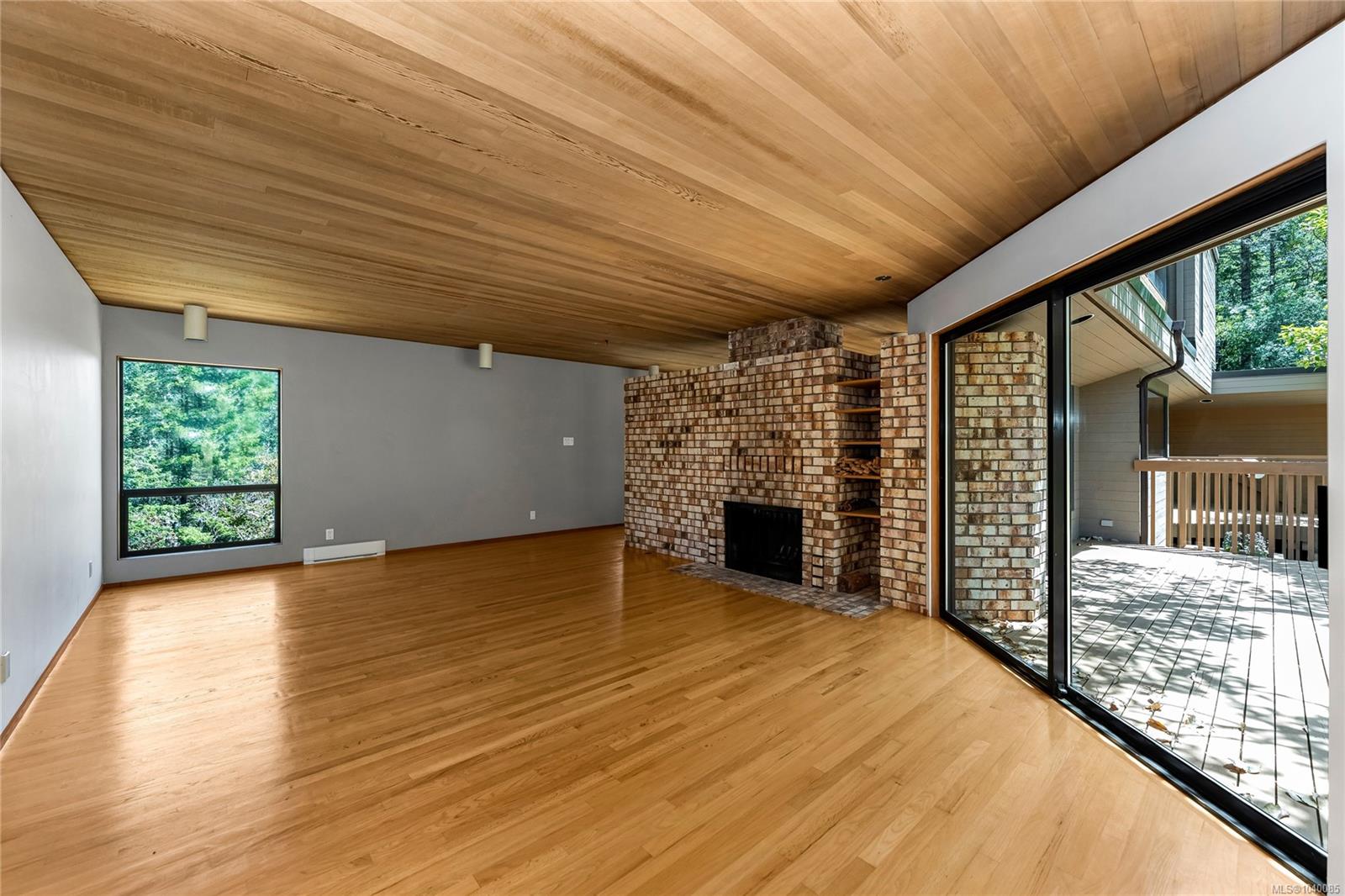 260 Moss Hill Pl